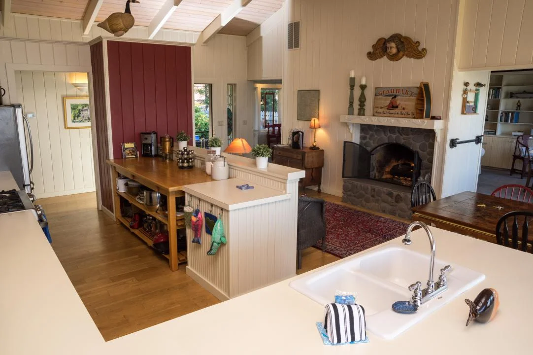 Kitchen and Lounge Area