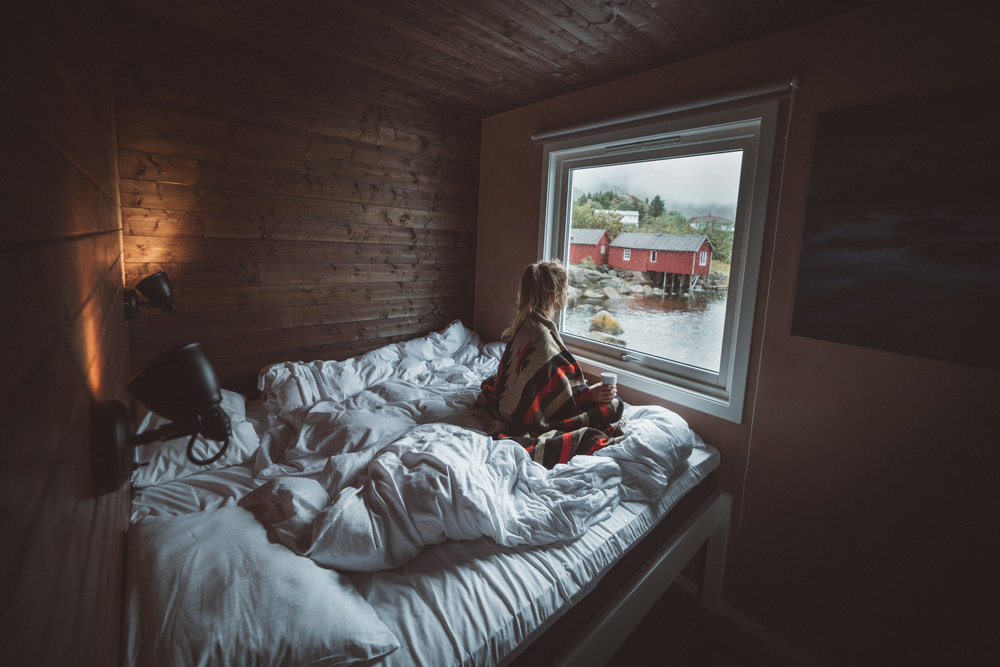  Waking up in our cozy cabin at Hattvika Lodge 