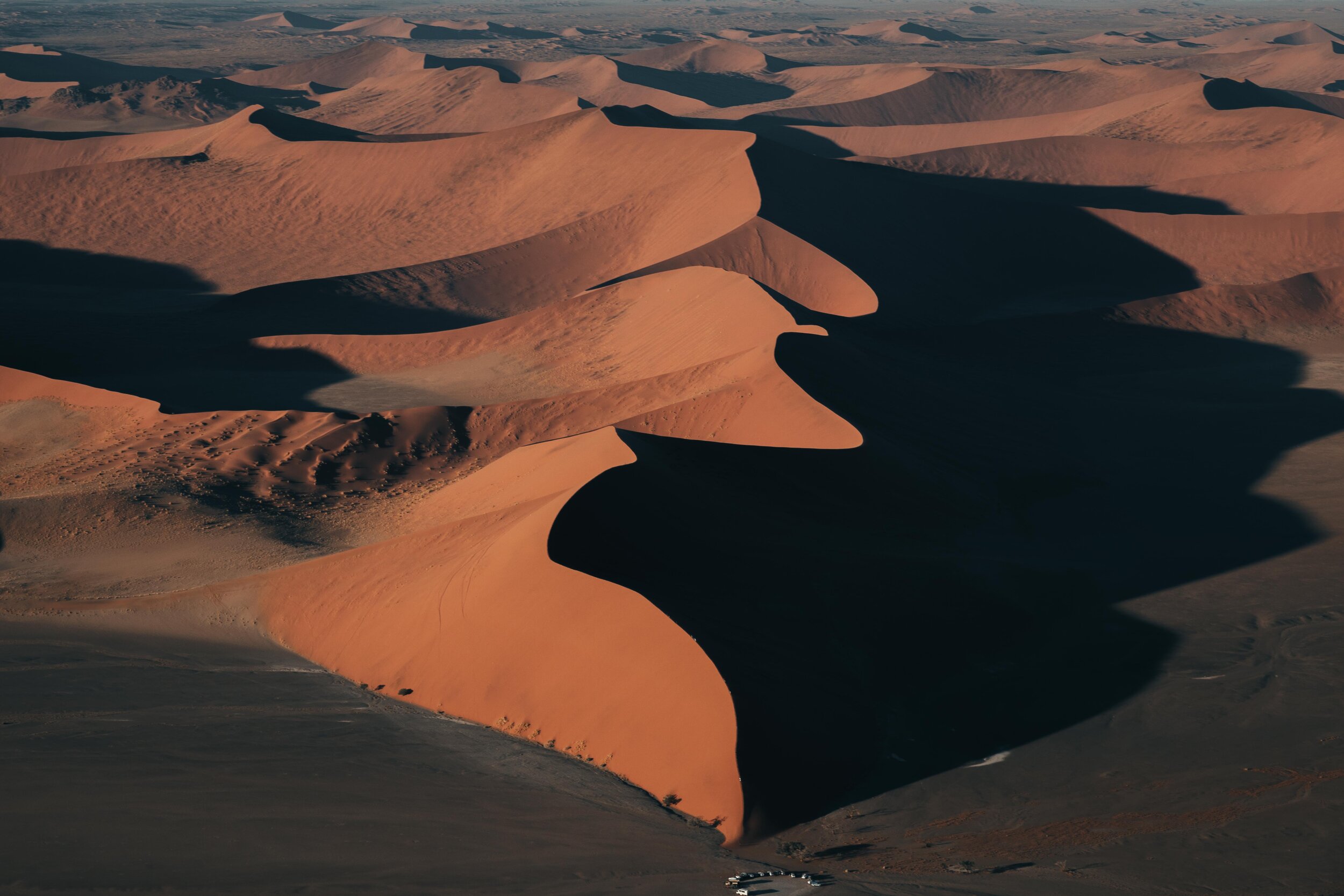  Another famous dune in Sossusvlei: Dune 46, can you spot the hikers? 