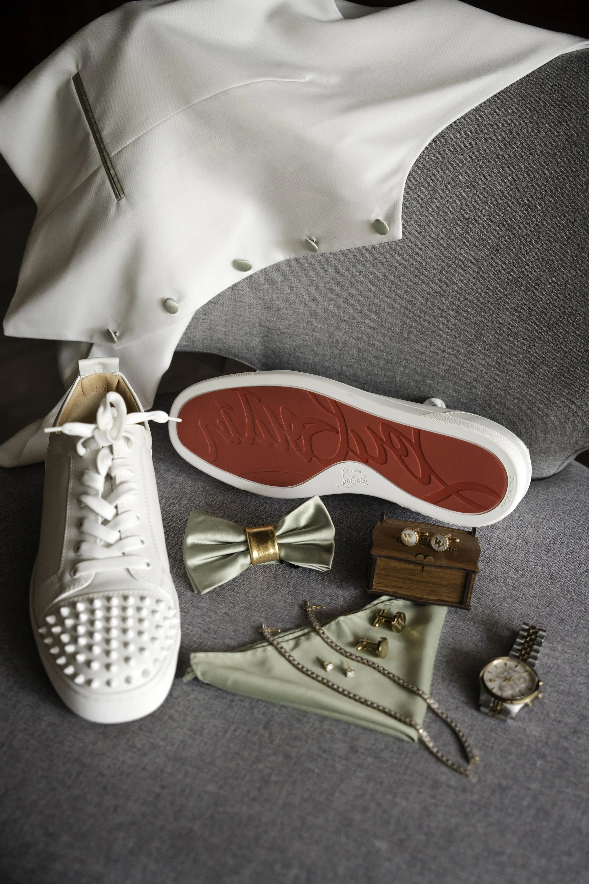 How to Get the Best Photos of Your Groom Details