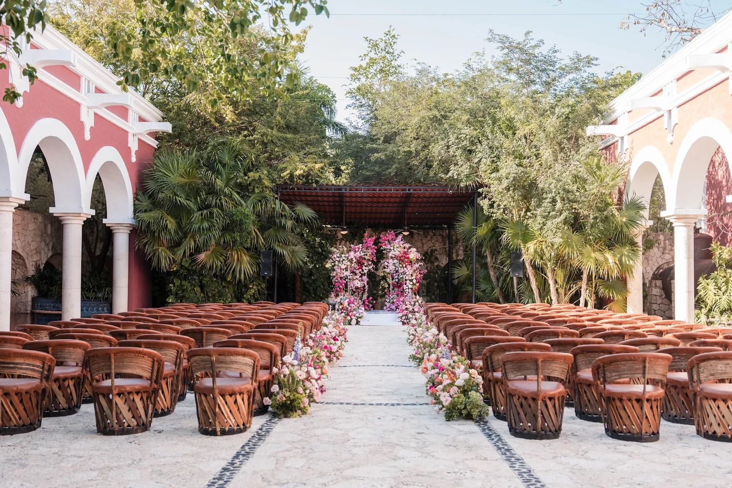 Wedding at Xcaret Park photographed by Arch Wedding Studio