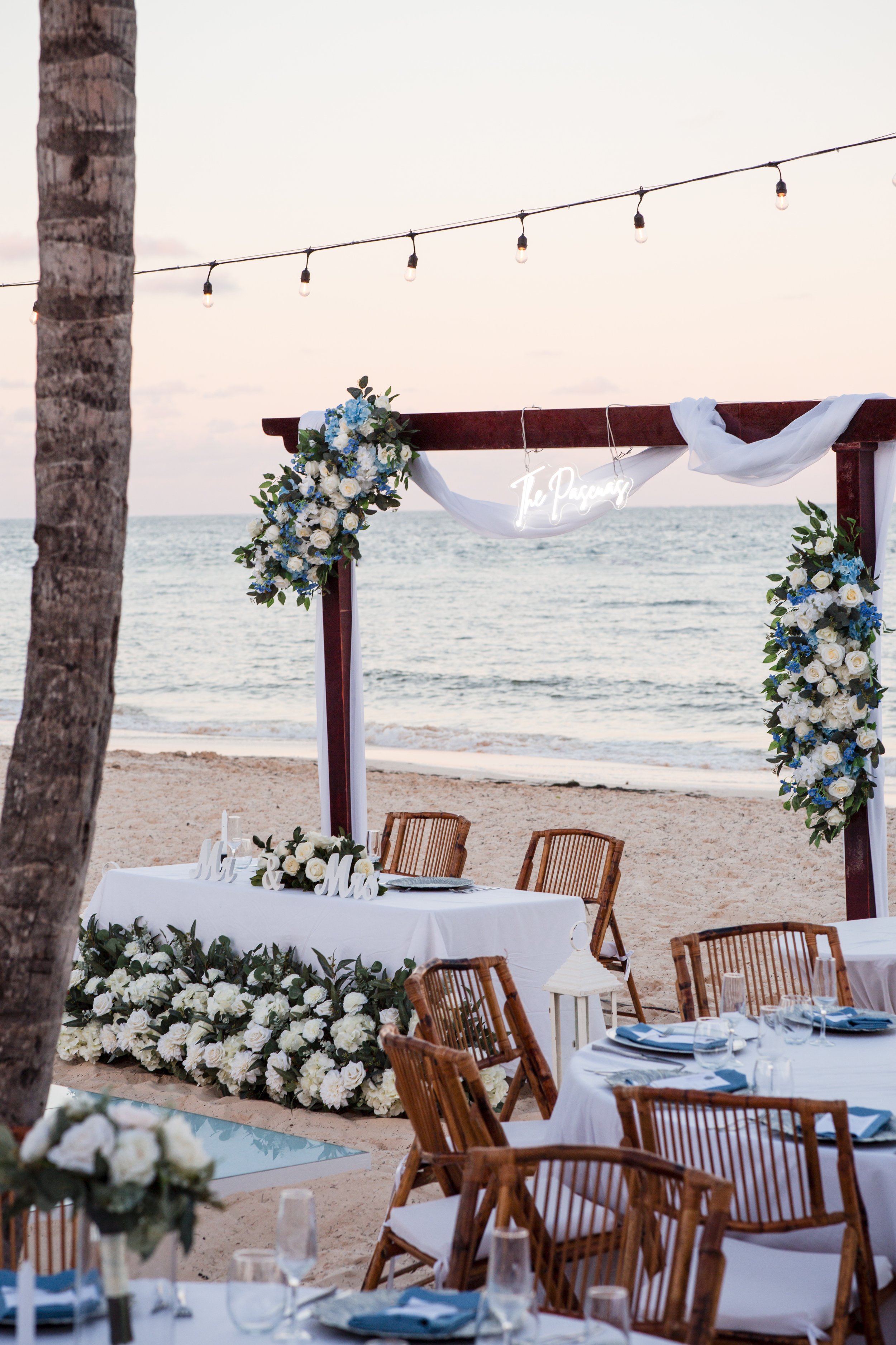 Long Tables vs. Round Tables: Which Actually Looks Better in Wedding Photos in Mexico