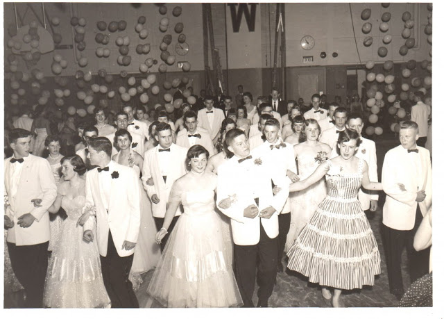 high-school-prom-8.jpg