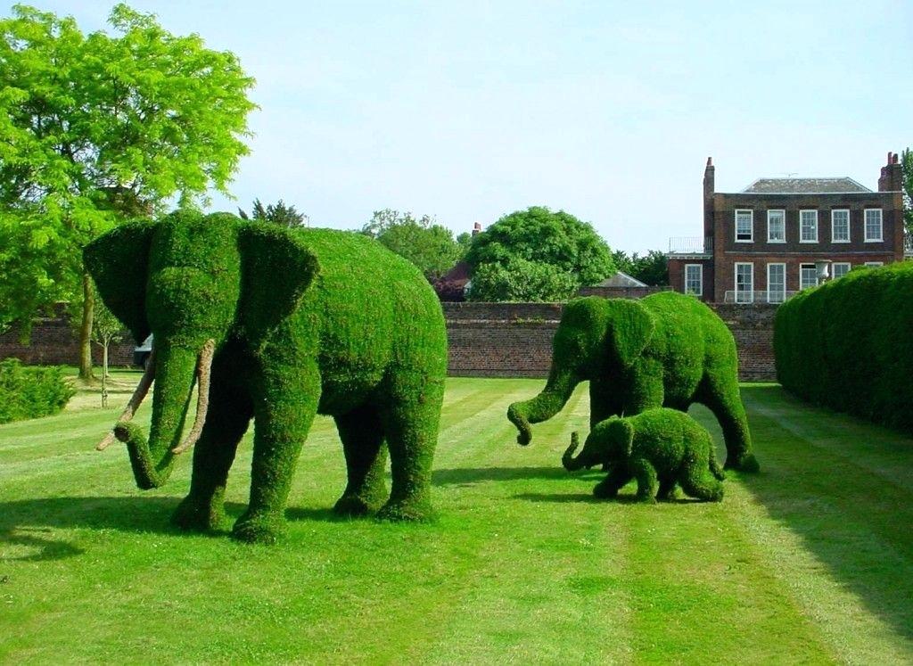 green-animals-topiary-garden-norrn-l.jpg