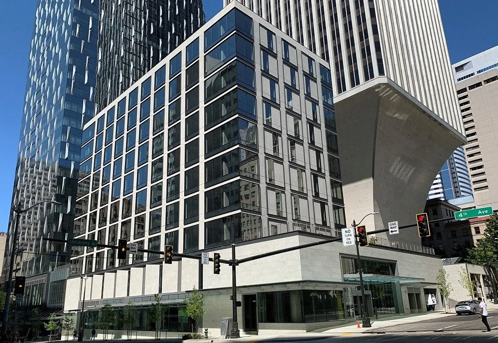 400 University