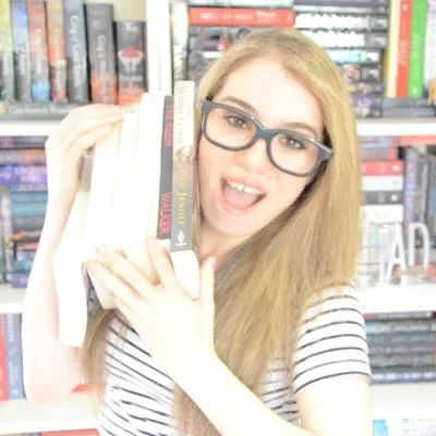 Miranda of BooKss101 - YouTube/BookTube Personality