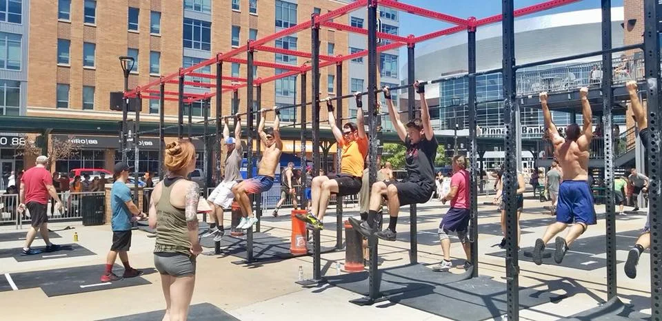Shannon (Orange Shirt) competing in the Railyard Riot 2018