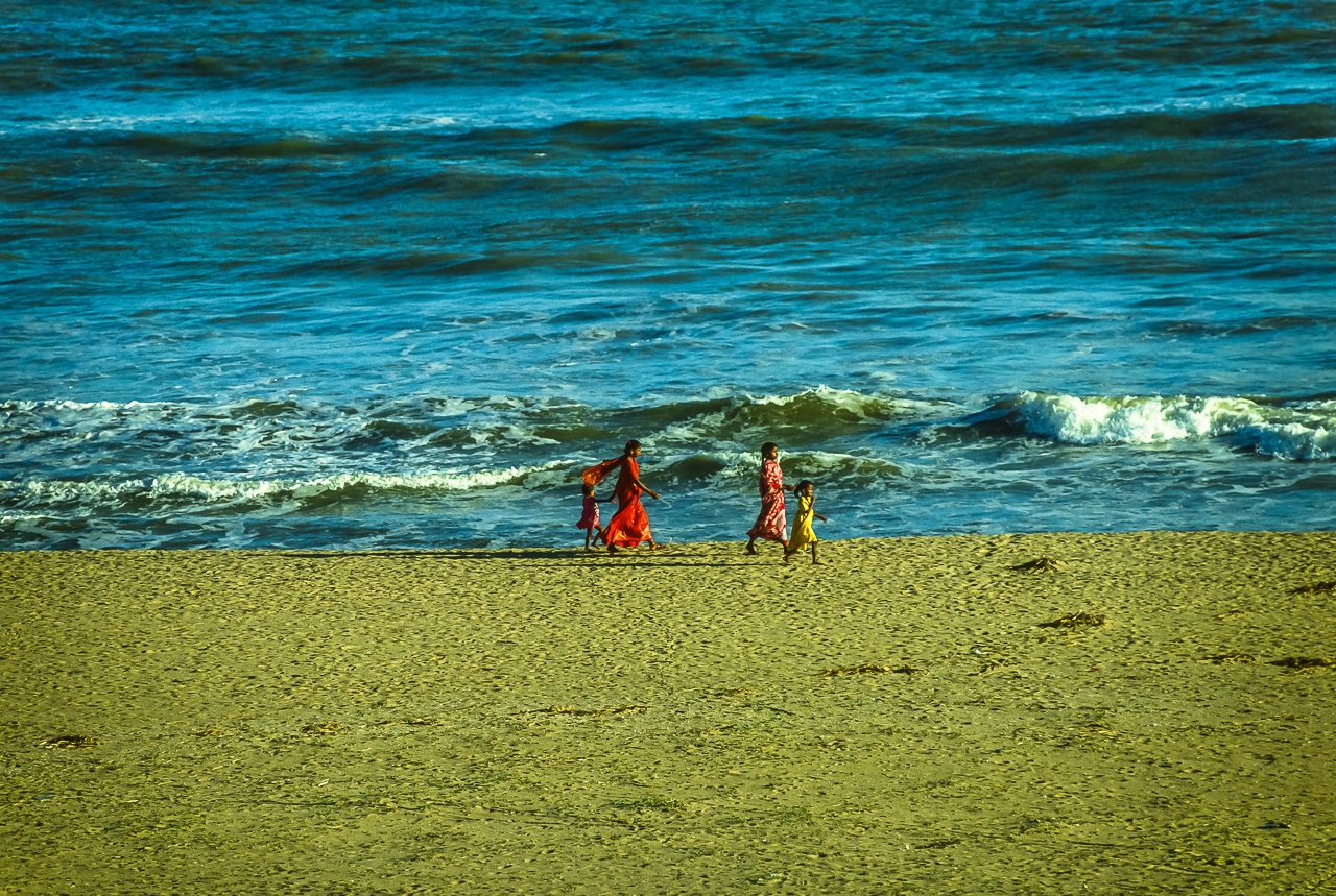 Mothers & Daughters in Saris: Bay of Bengal, Puri, India