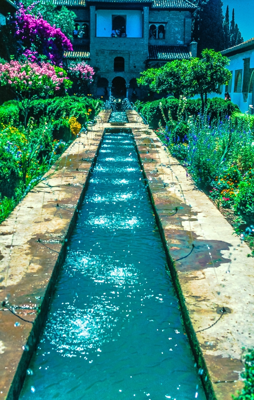 Alhambra Palace Watercourse, Jets d'Eaux and Gardens