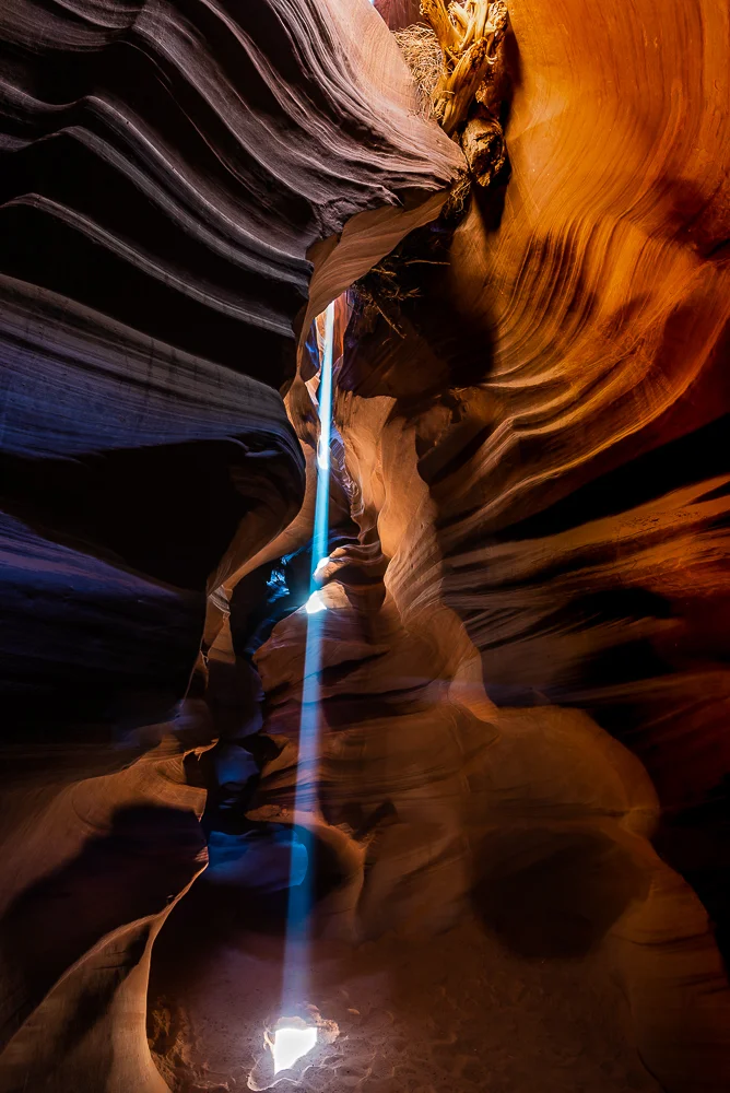 UPPER ANTELOPE CANYON NAVAJO SACRED (2018)