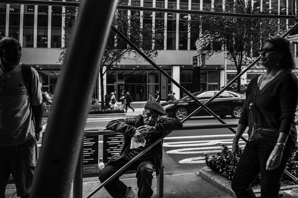 NYC_Street_Man_sleeping_On_Scafholding_2017-004.jpg