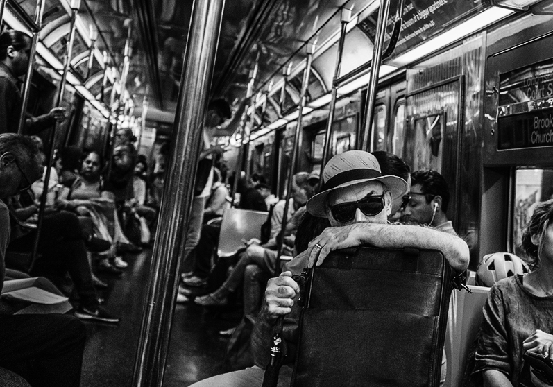 NYC_Subway_SunGlass_Man_2017-023.jpg