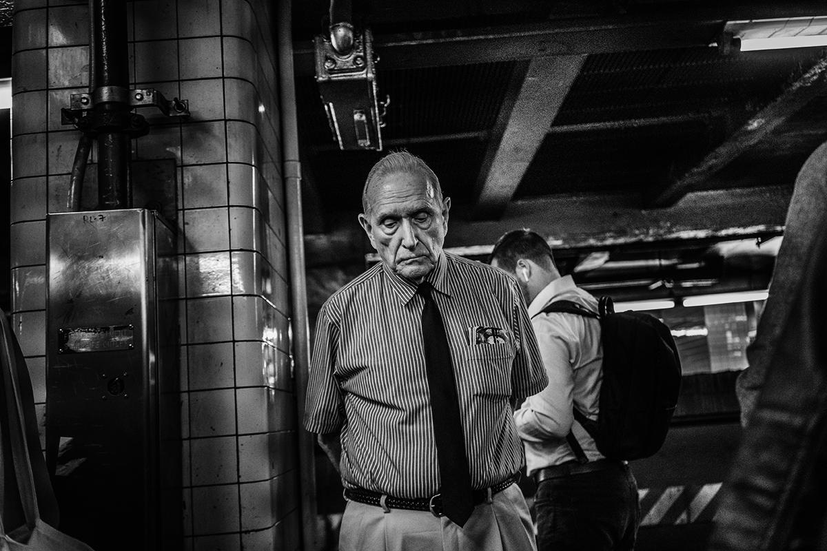 NYC_Subway_Old_Man_with_Tie_2017-016.jpg