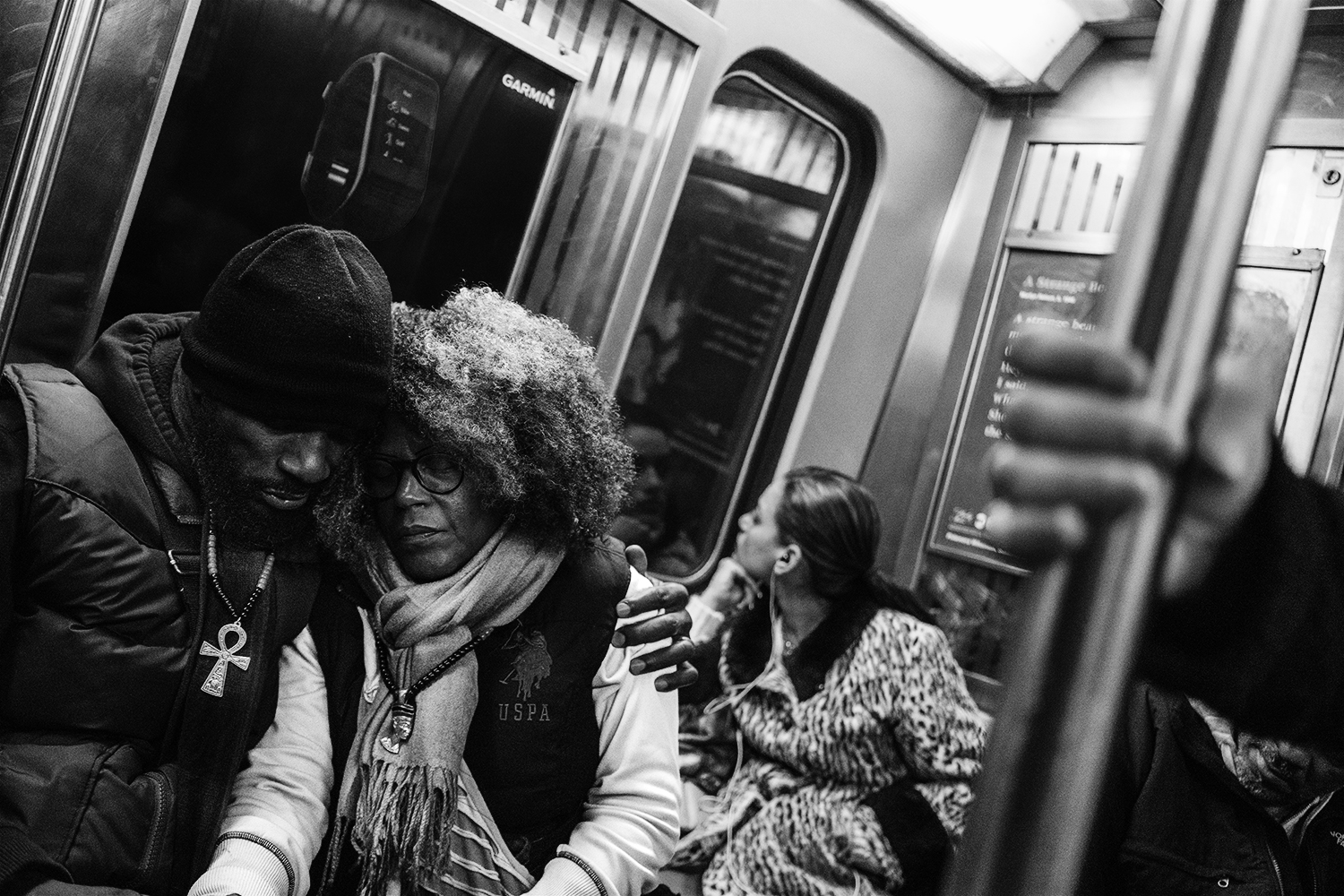 Consoling_Subway_Couple_2016-008.jpg