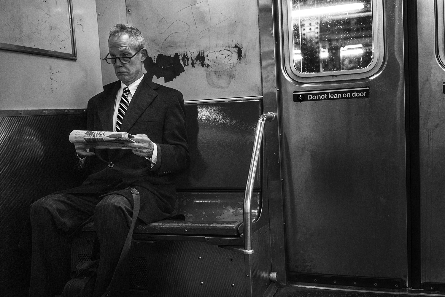 NYC_Subway_OldMan_Reading_2016-019.jpg