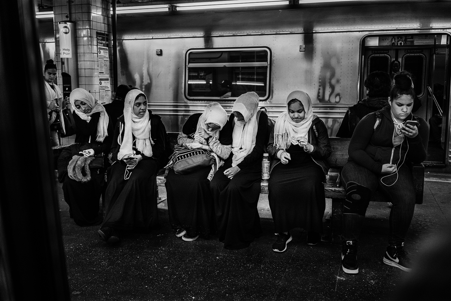 Brklyn_2018_Subway_Muslim_Girls-004.jpg