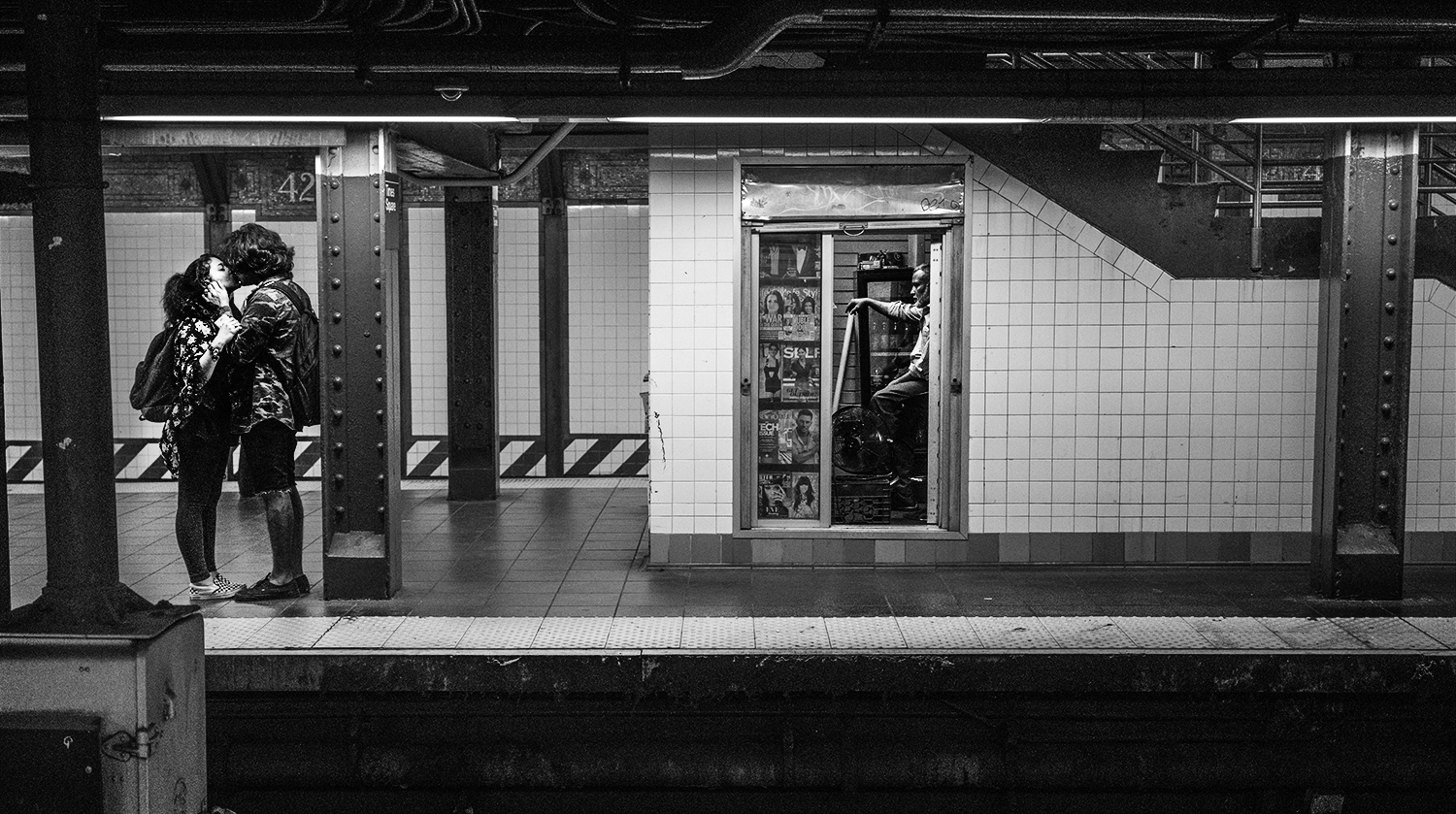 NYC_SubwayKiss_2016-005.jpg
