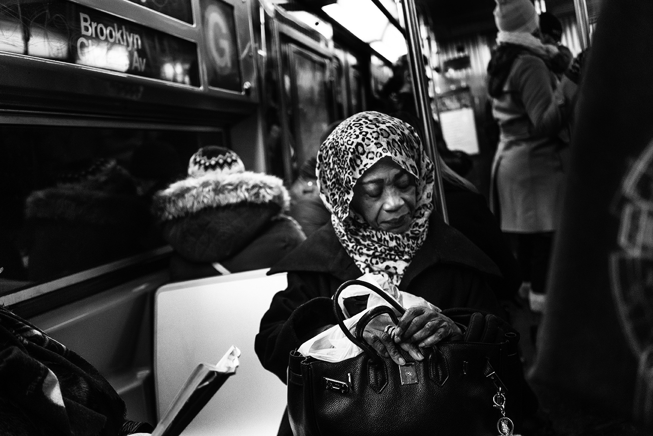 NYC_Subway_Old_Lady_Scarf_Hands_2018-037.jpg