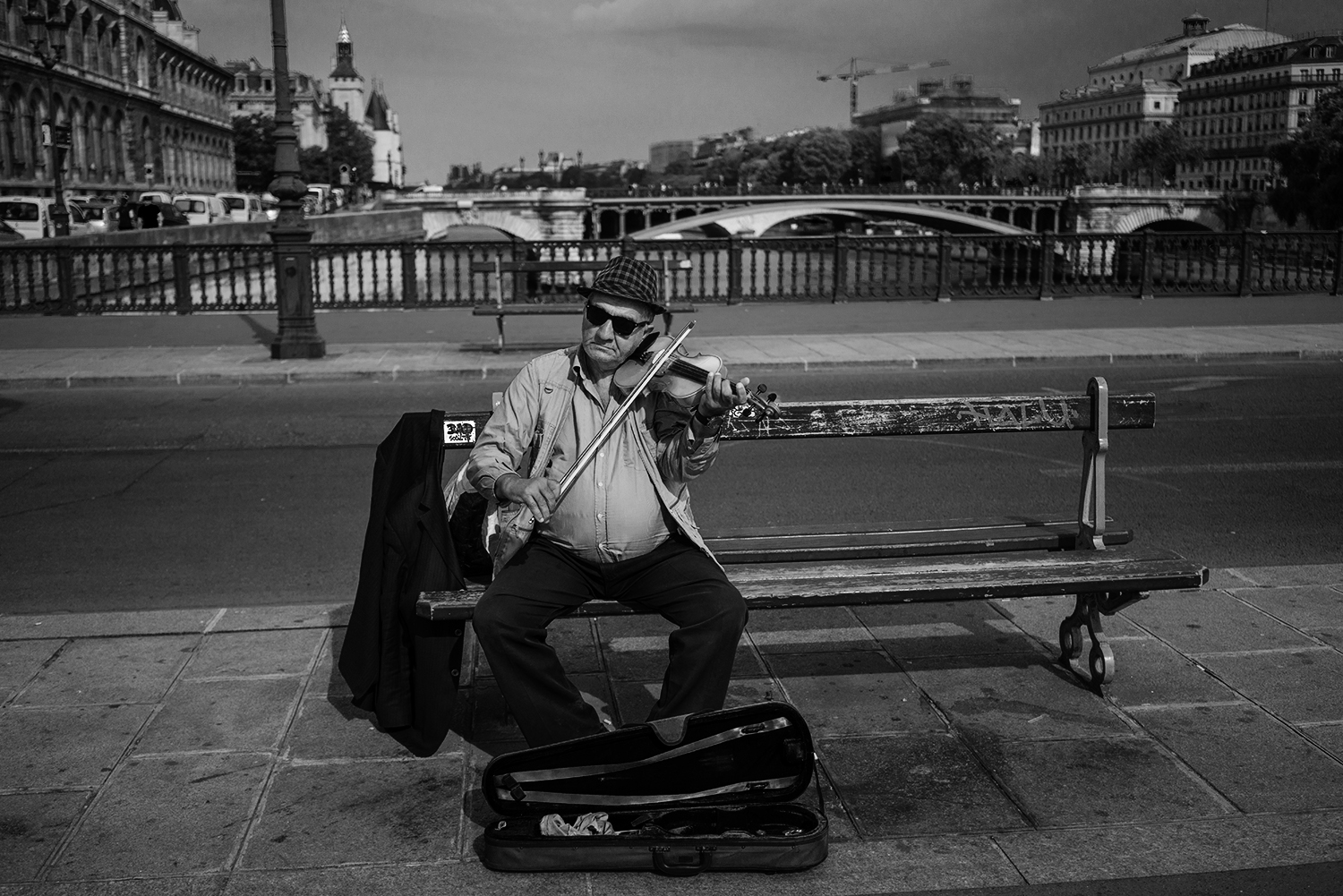 Paris_Street_2018_Violin_Old_Man_On_Bench -012.jpg