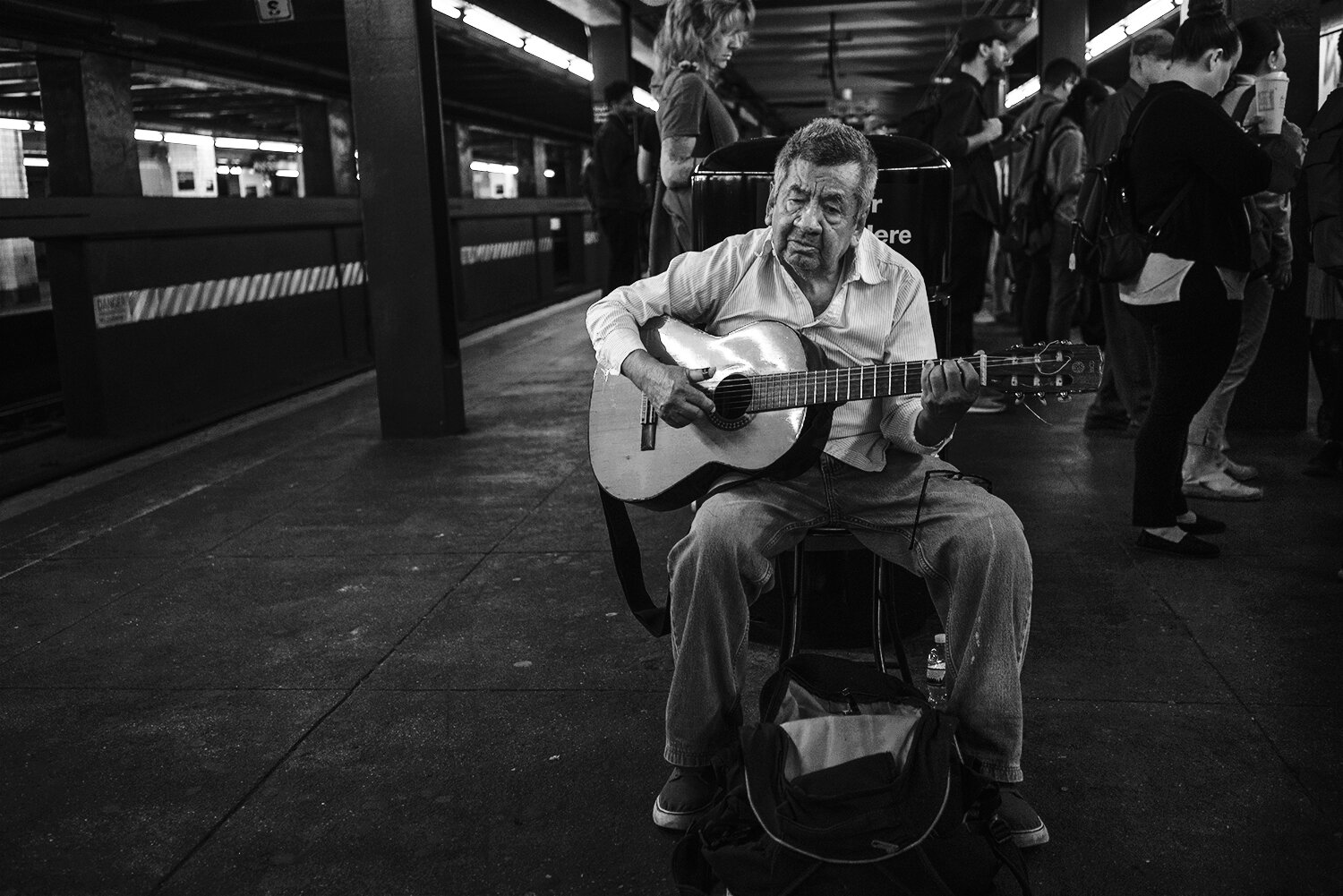 Brklyn_Subway_2018_Guitar_old_Man-038.jpg