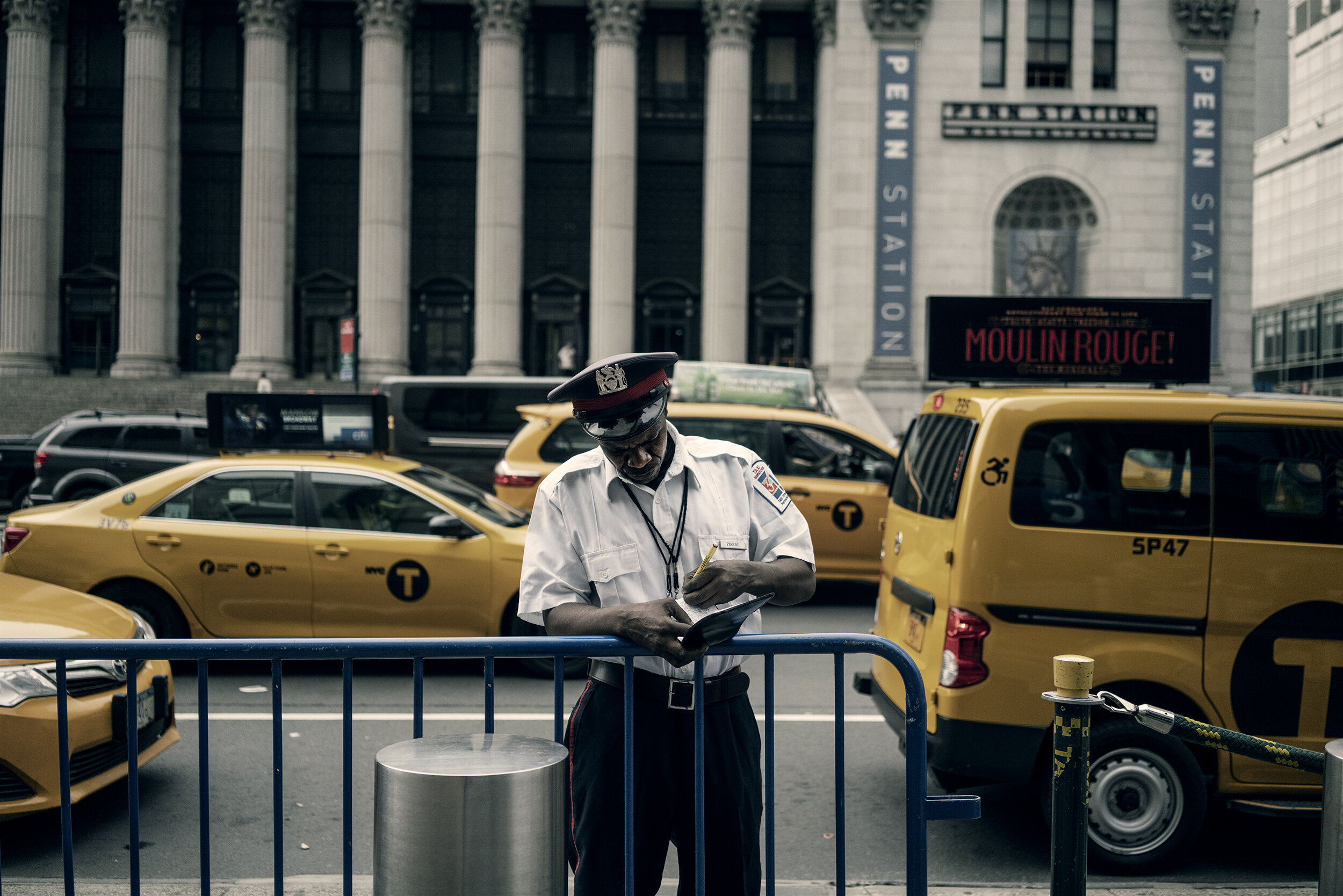 NYC_Street_Midtown_worker-052.jpg