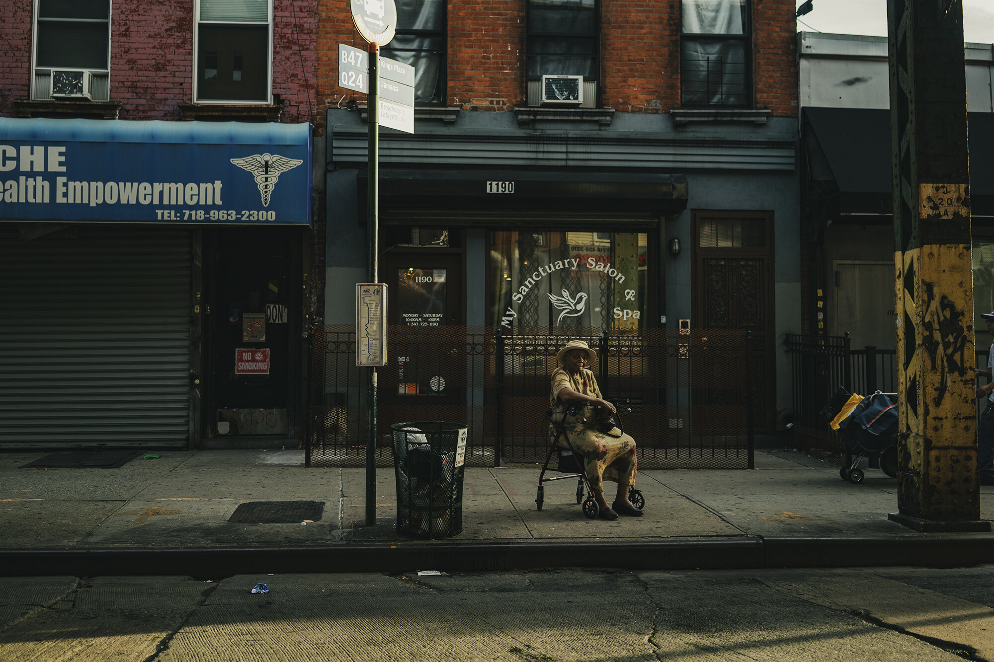 Brklyn_Street_2019_Black_Woman_Bushwick_Busstop-005.jpg