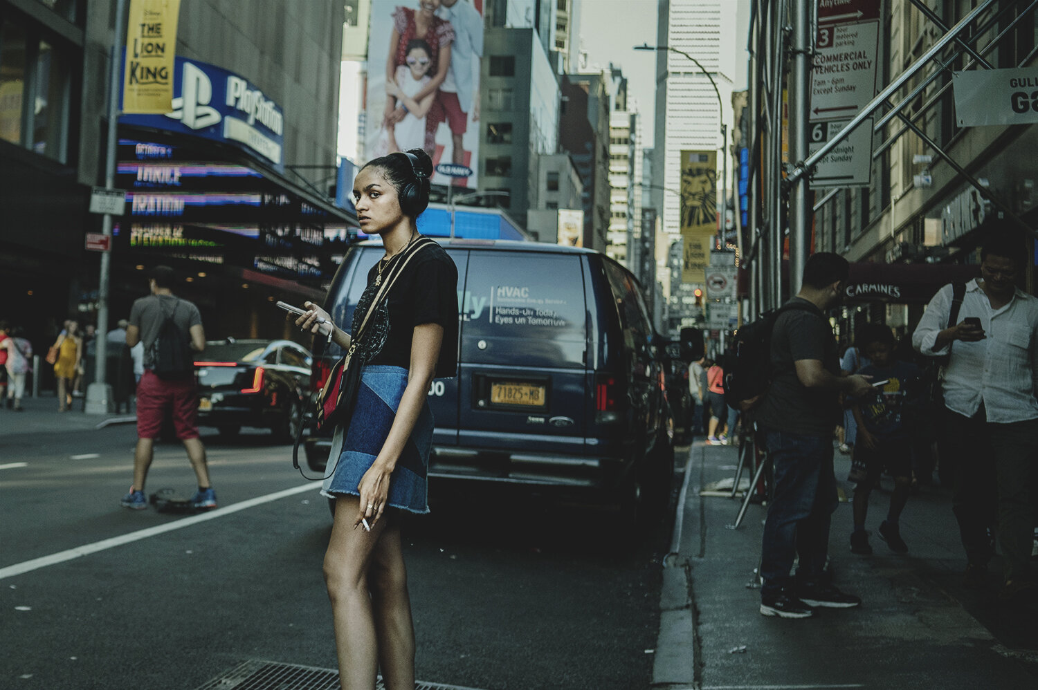 NYC_Street_2018_Hispanic_Girl_Midtown_Waiting-001crp.jpg