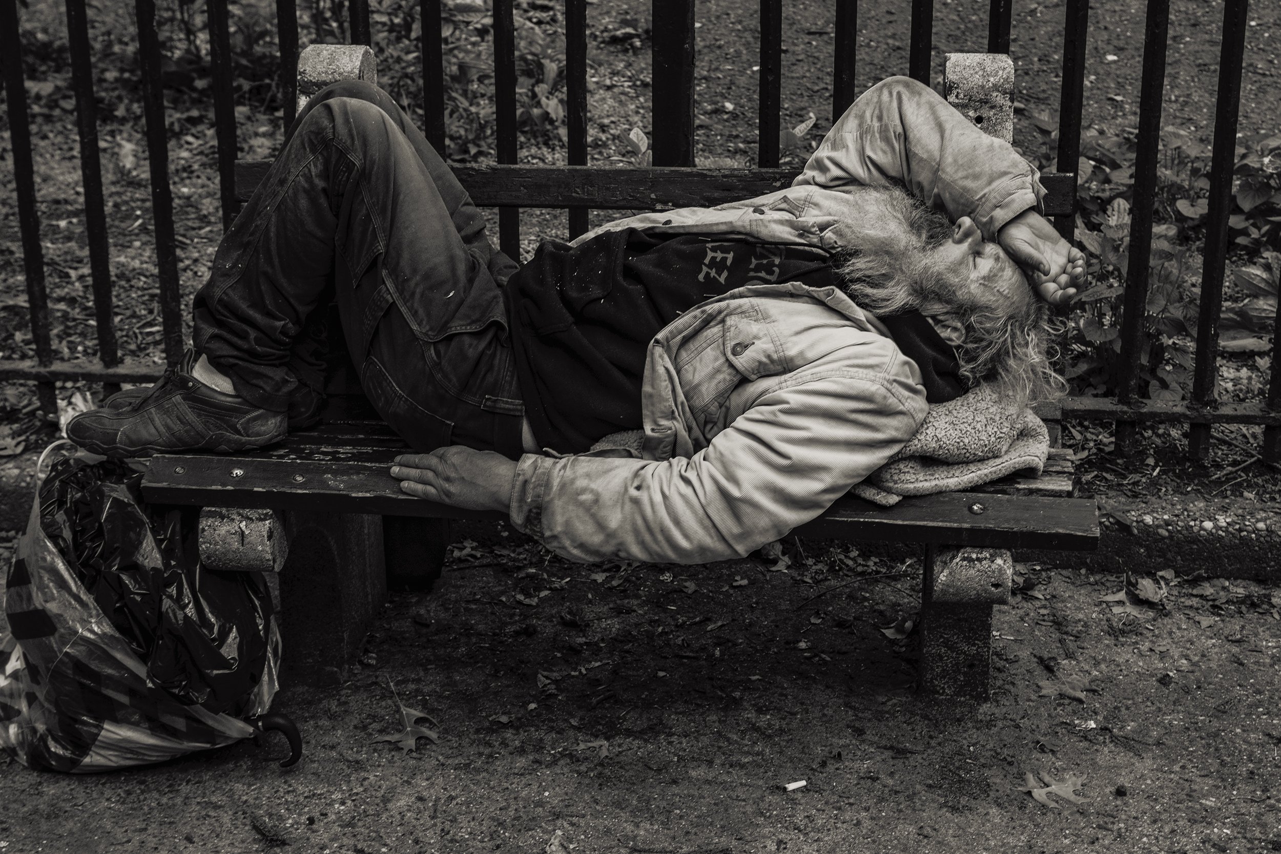 Brklyn_Street_2022_Homeless_Bench-002.jpg