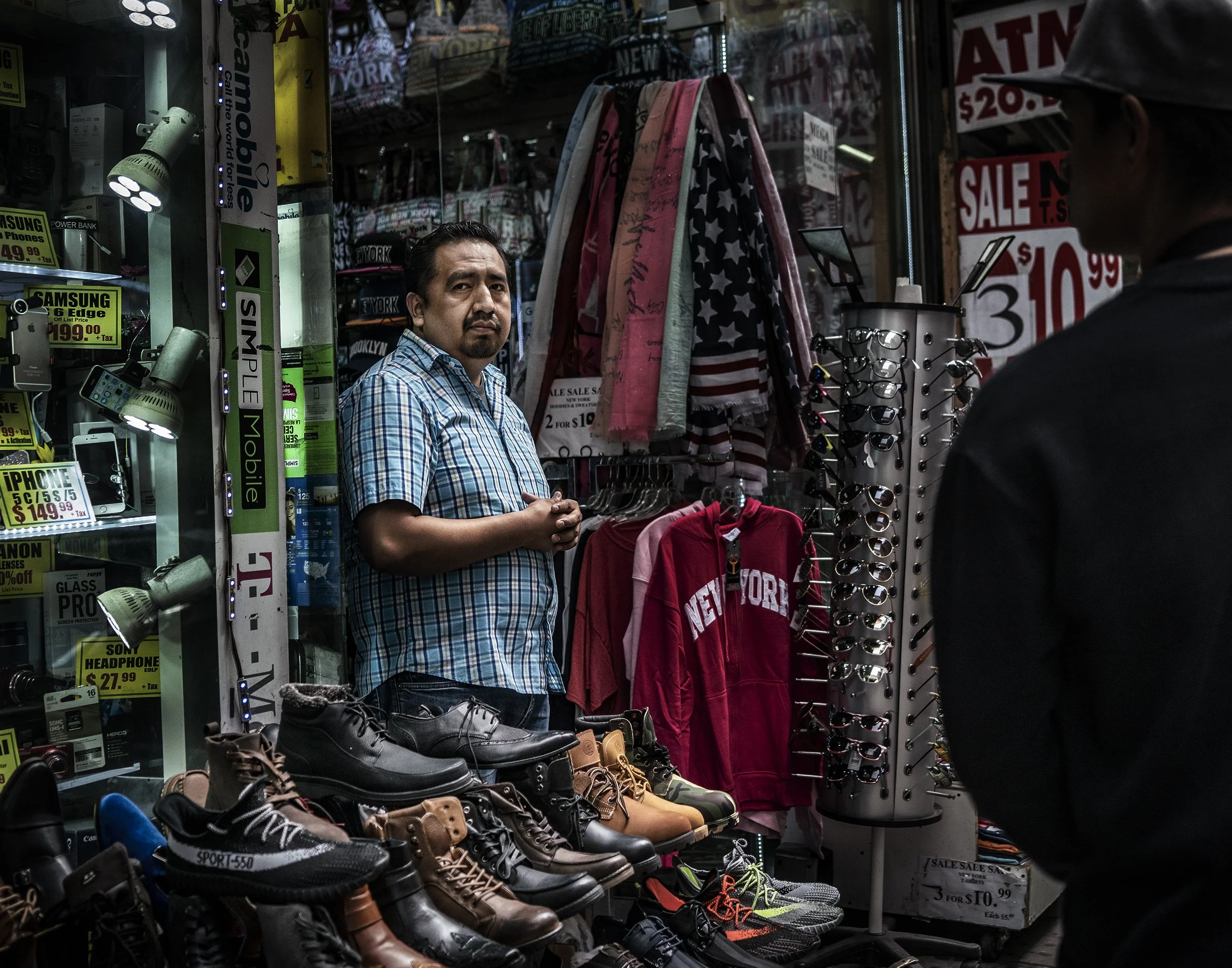 NYC_Street_Midtown_worker-095crp copy.jpg