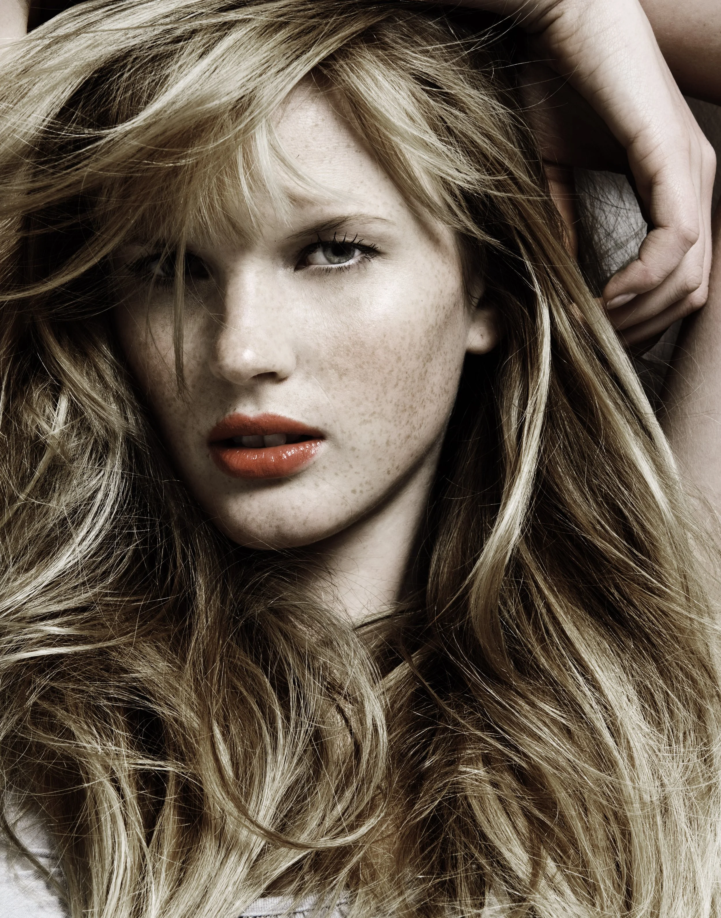 AnneV_080303_Beauty_sht01_005nwcrp copy.jpg