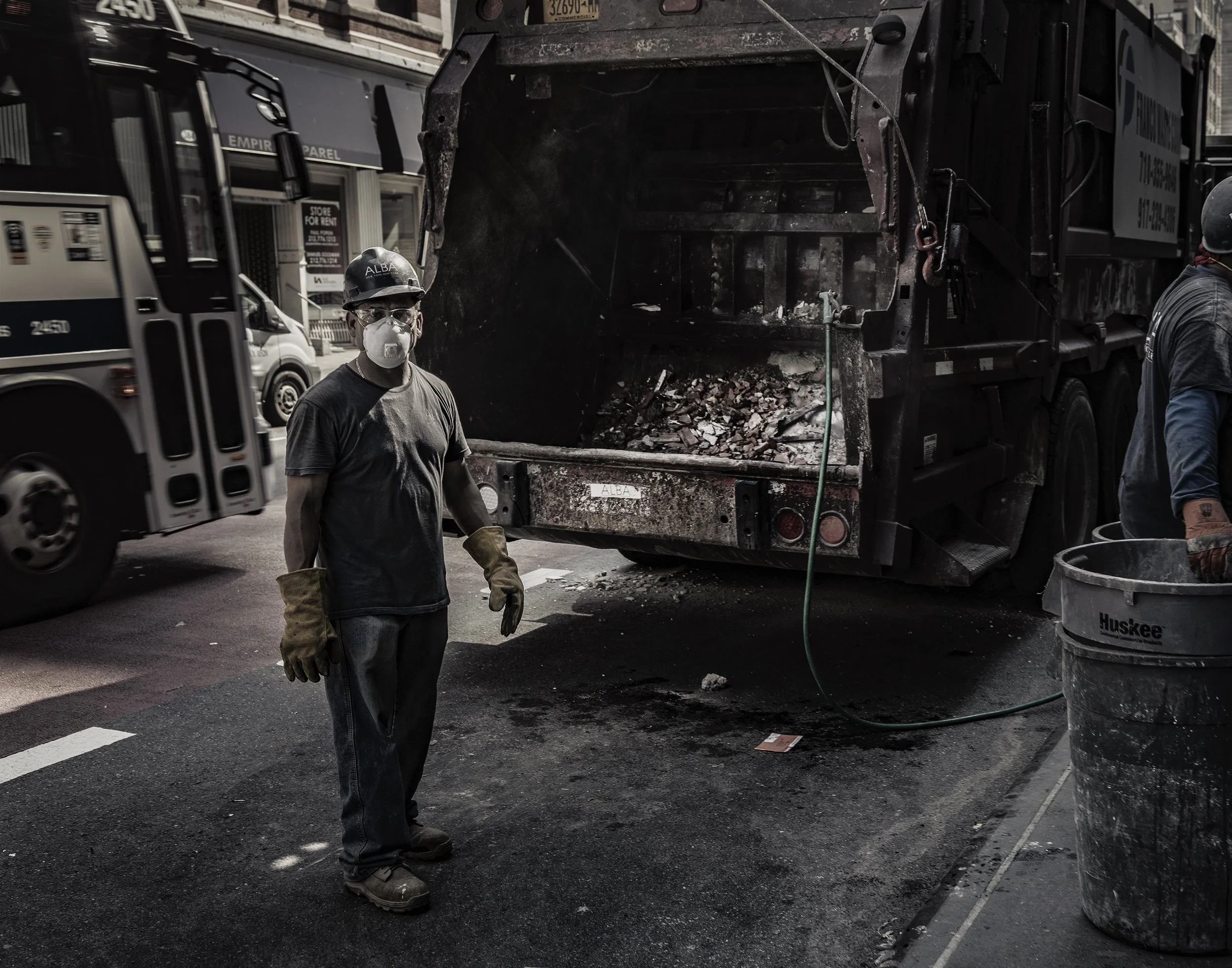NYC_Street_2019_Dump_Truck_workers-006crp copy.jpg
