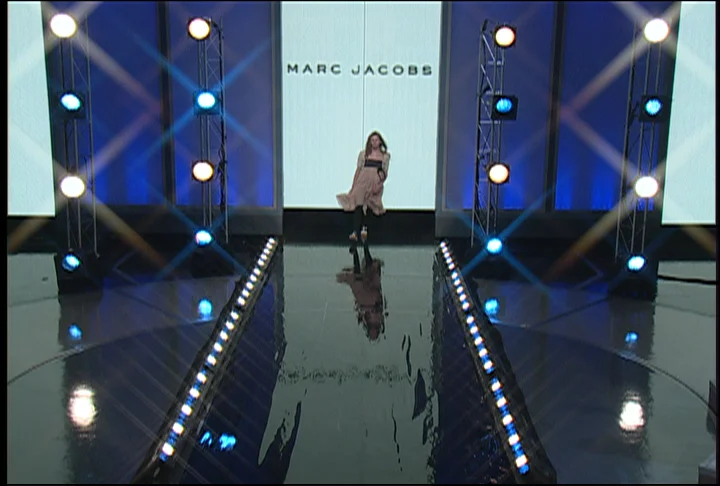 0118b06jk-markjacobs runway1.jpg