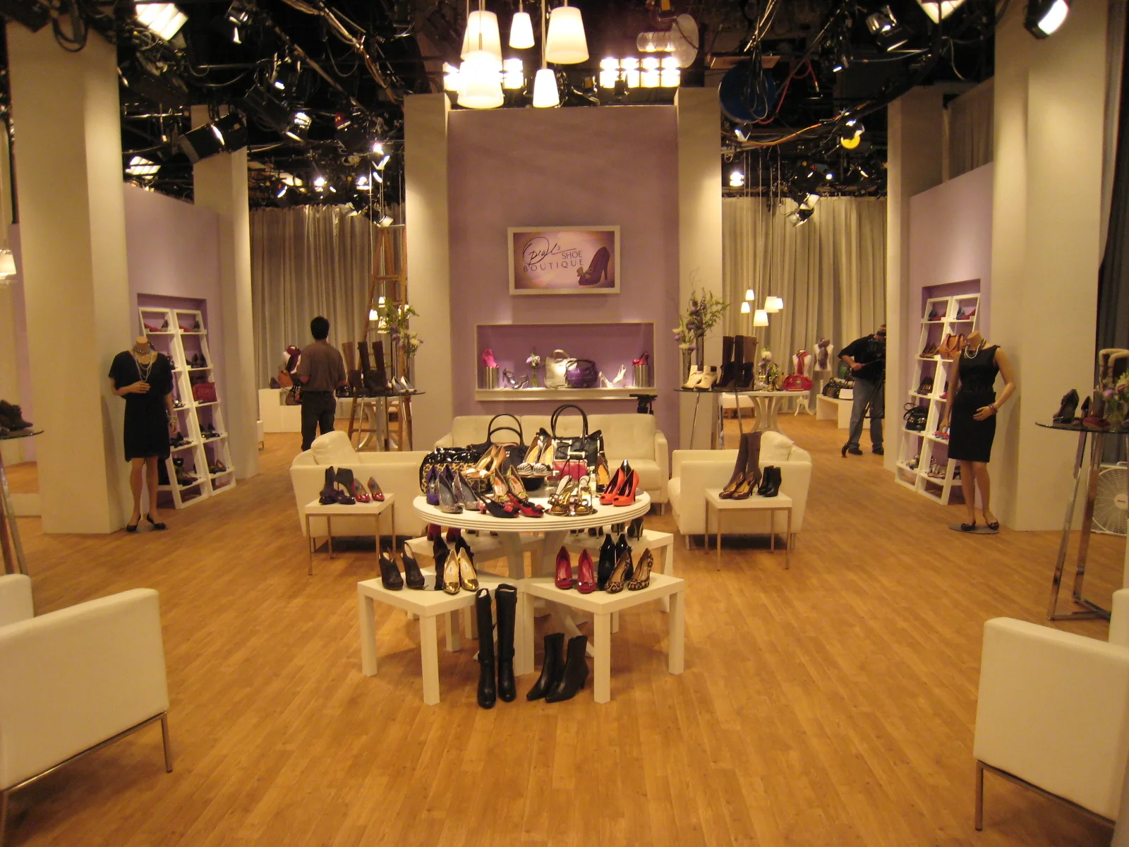 1028b09 Shoe studio 2 c.JPG