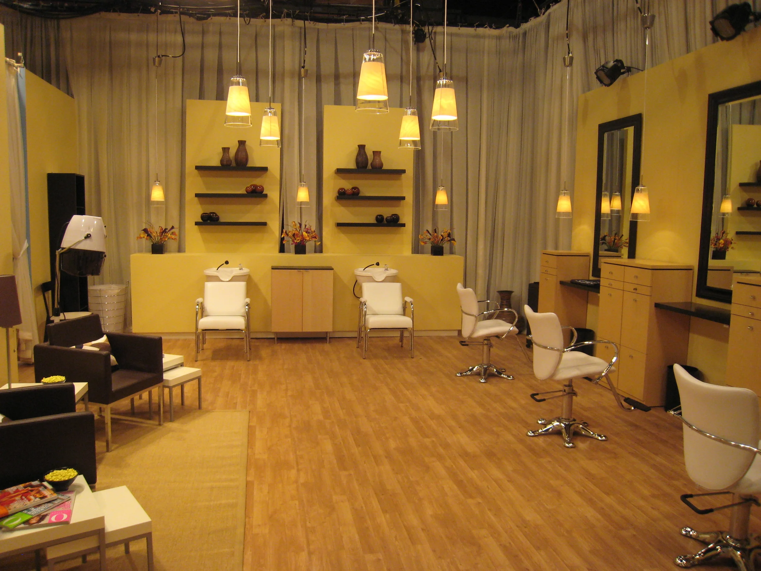 Salon 1017A07 c.JPG