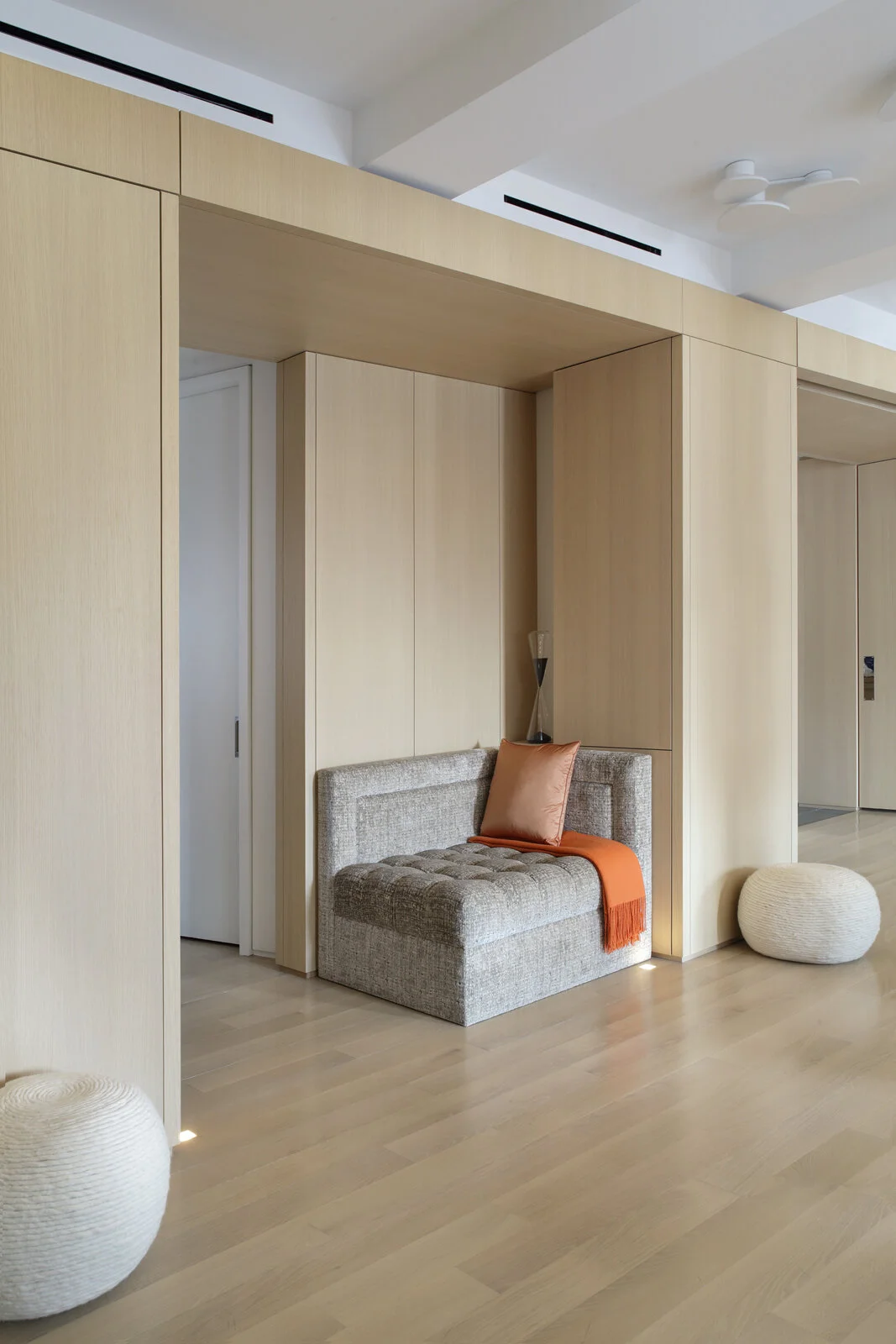 9DineenRSdHallwayToFoyer_268-2.jpg