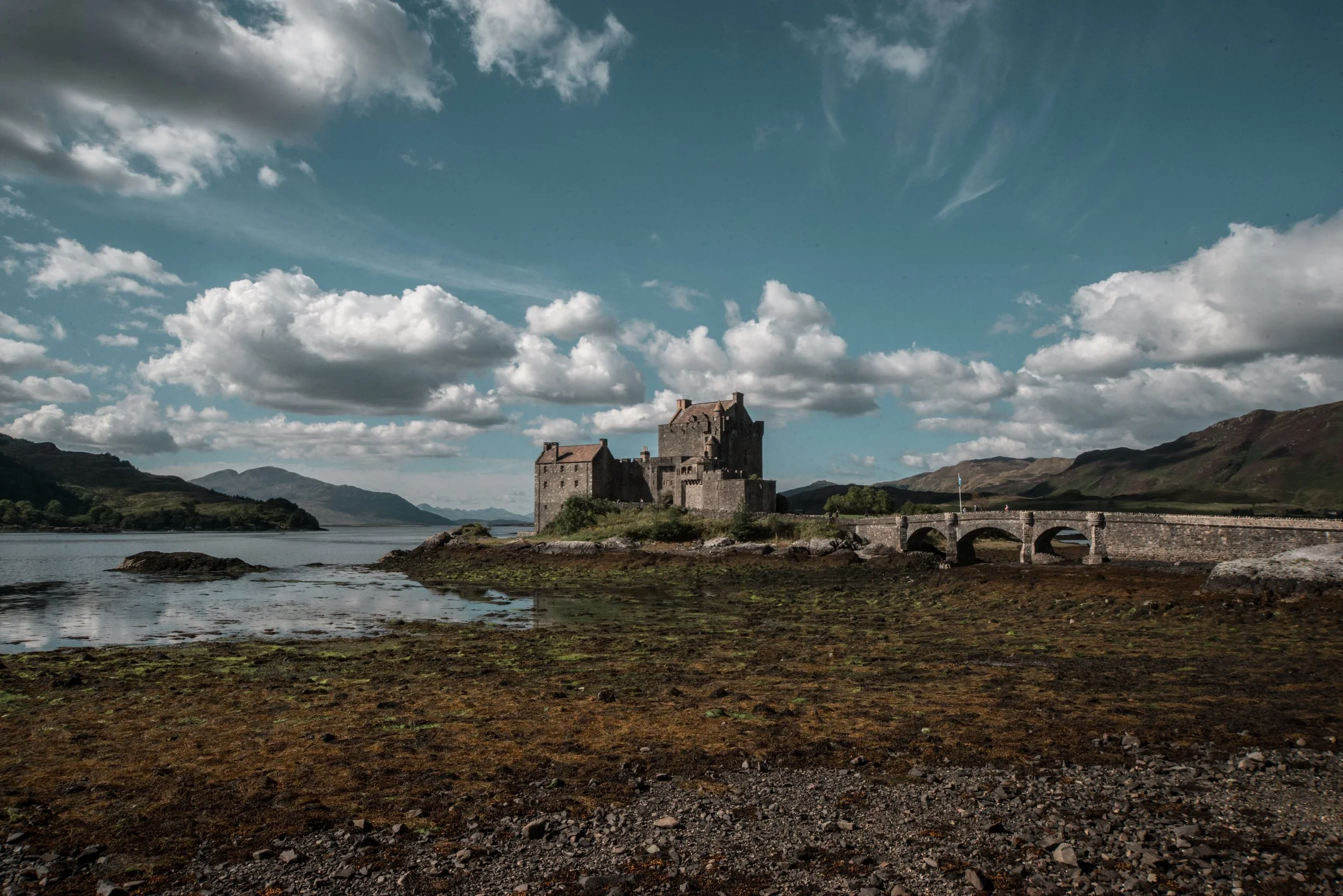 Eilean Donan - sandra-ahn-mode-372695-unsplash.jpg