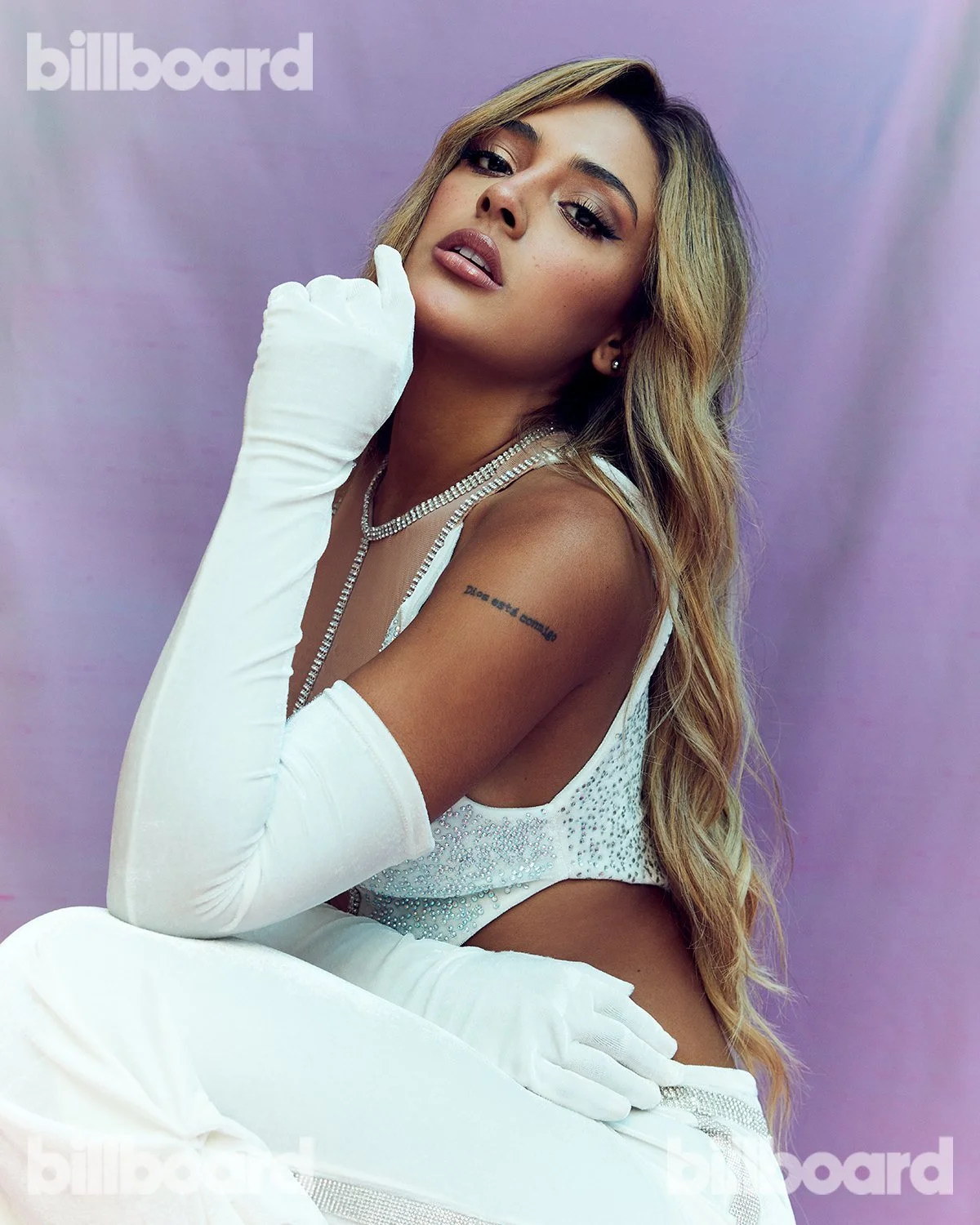 feature-latin-music-week-abril-billboard-2022-bb13-mary-beth-koeth-25.jpg