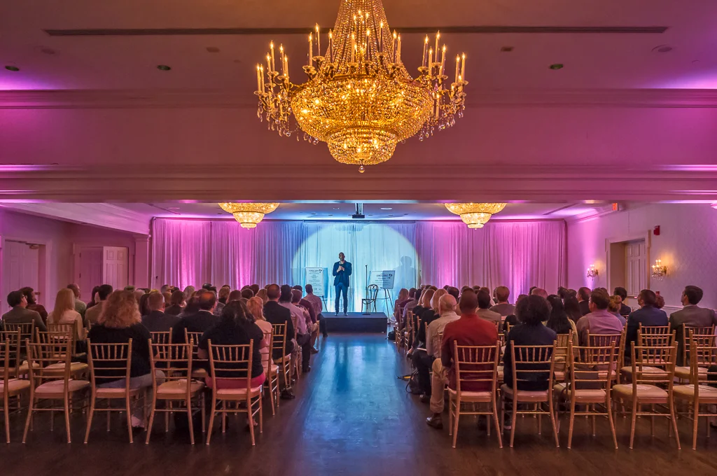 Simone and his audience-.jpg