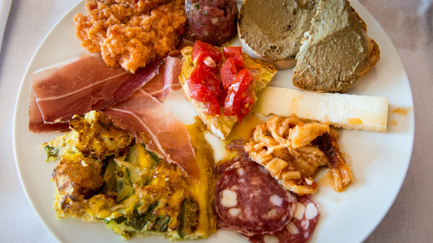 Italy : Tuscany : Lunchtime at Selvapiana in Chianti Rufina