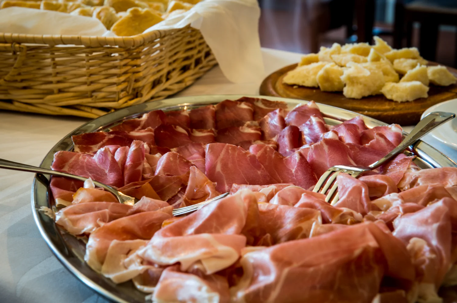 Italy : Emilia-Romagna : Lunchtime at Cleto Chiarli