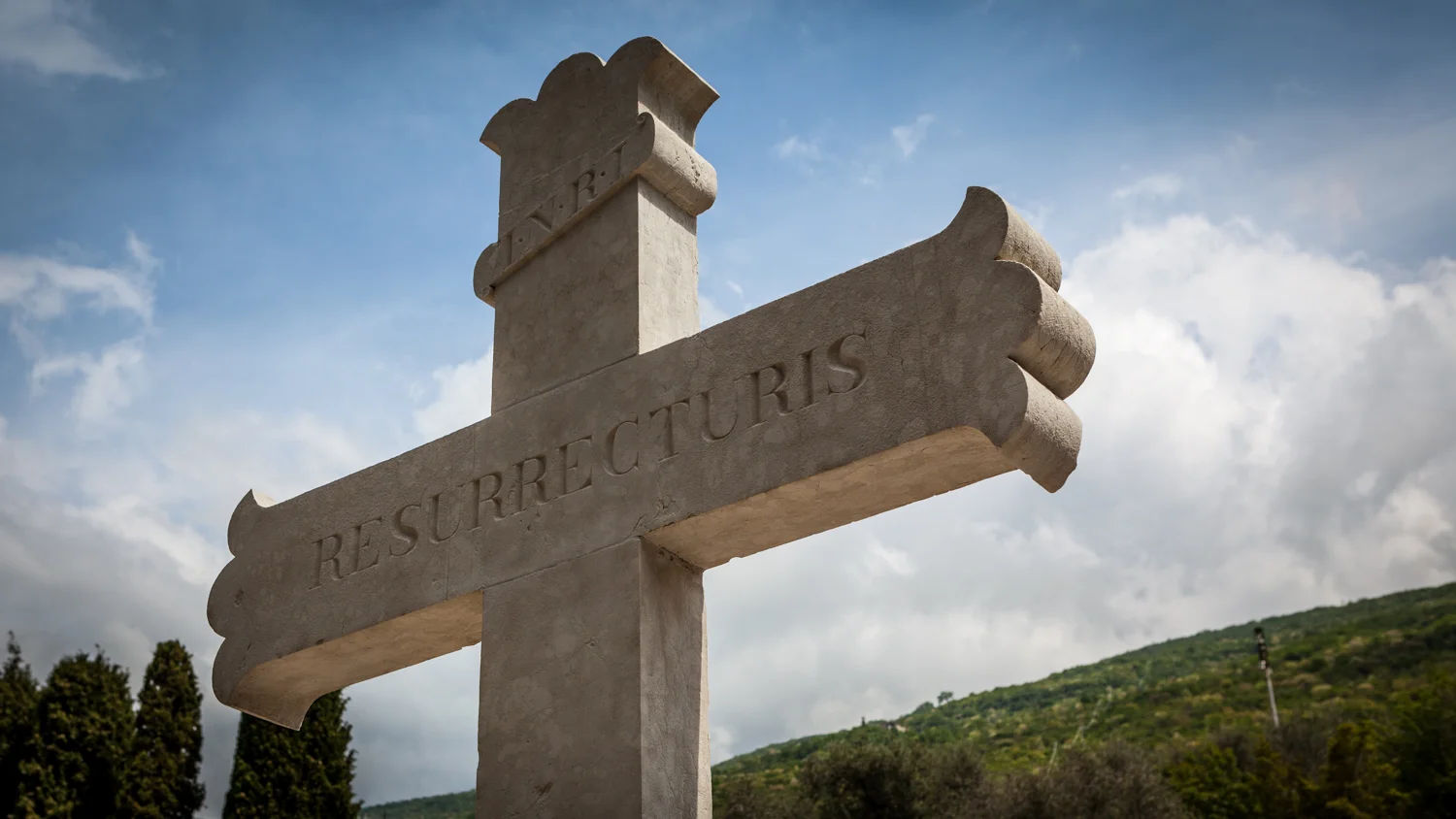 Italy : Veneto : A cemetery along Lake Garda