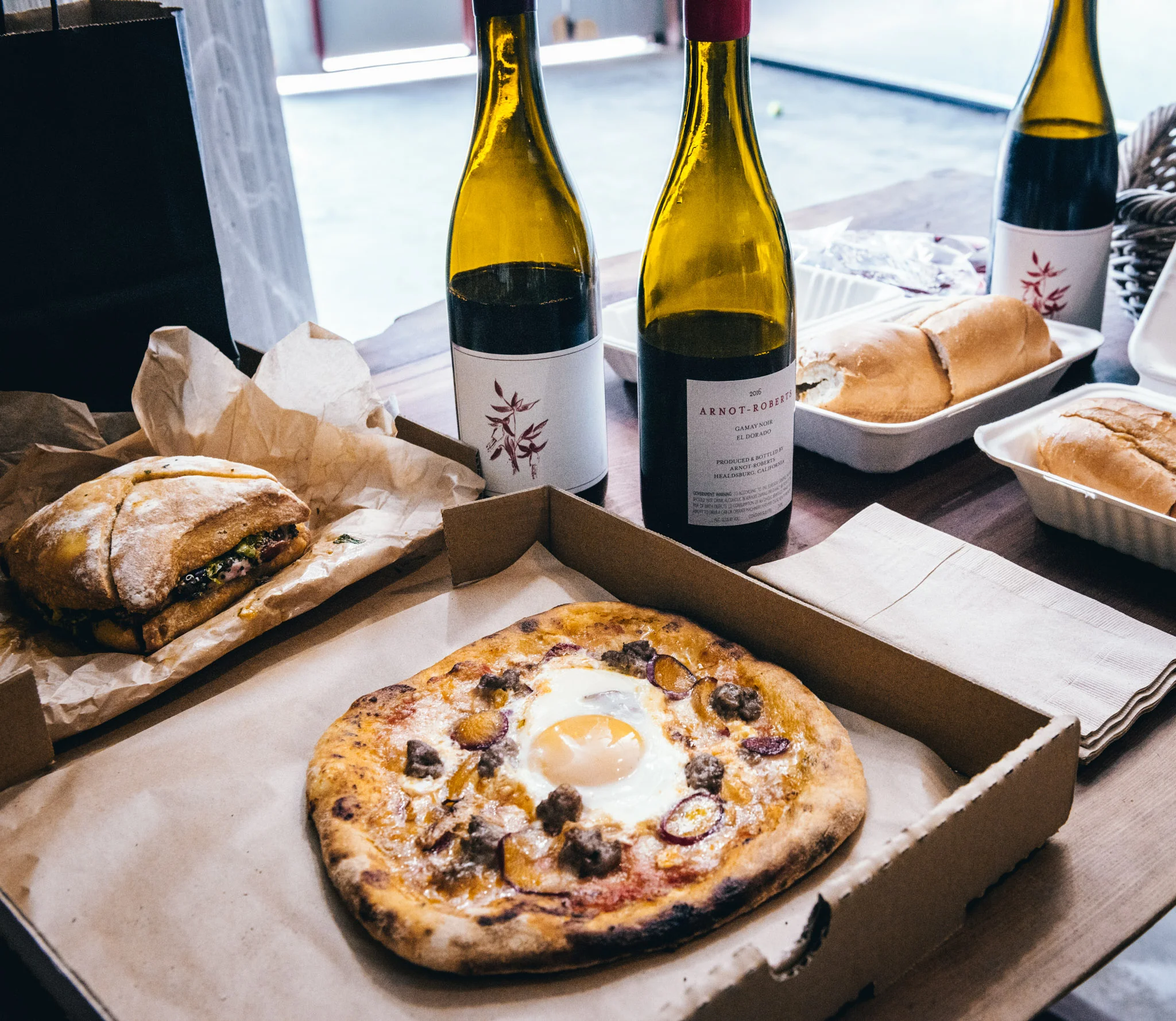 California : Sonoma : Drinking with the Arnot-Roberts crew in Healdsburg, lunch from Journeyman Meat Co.