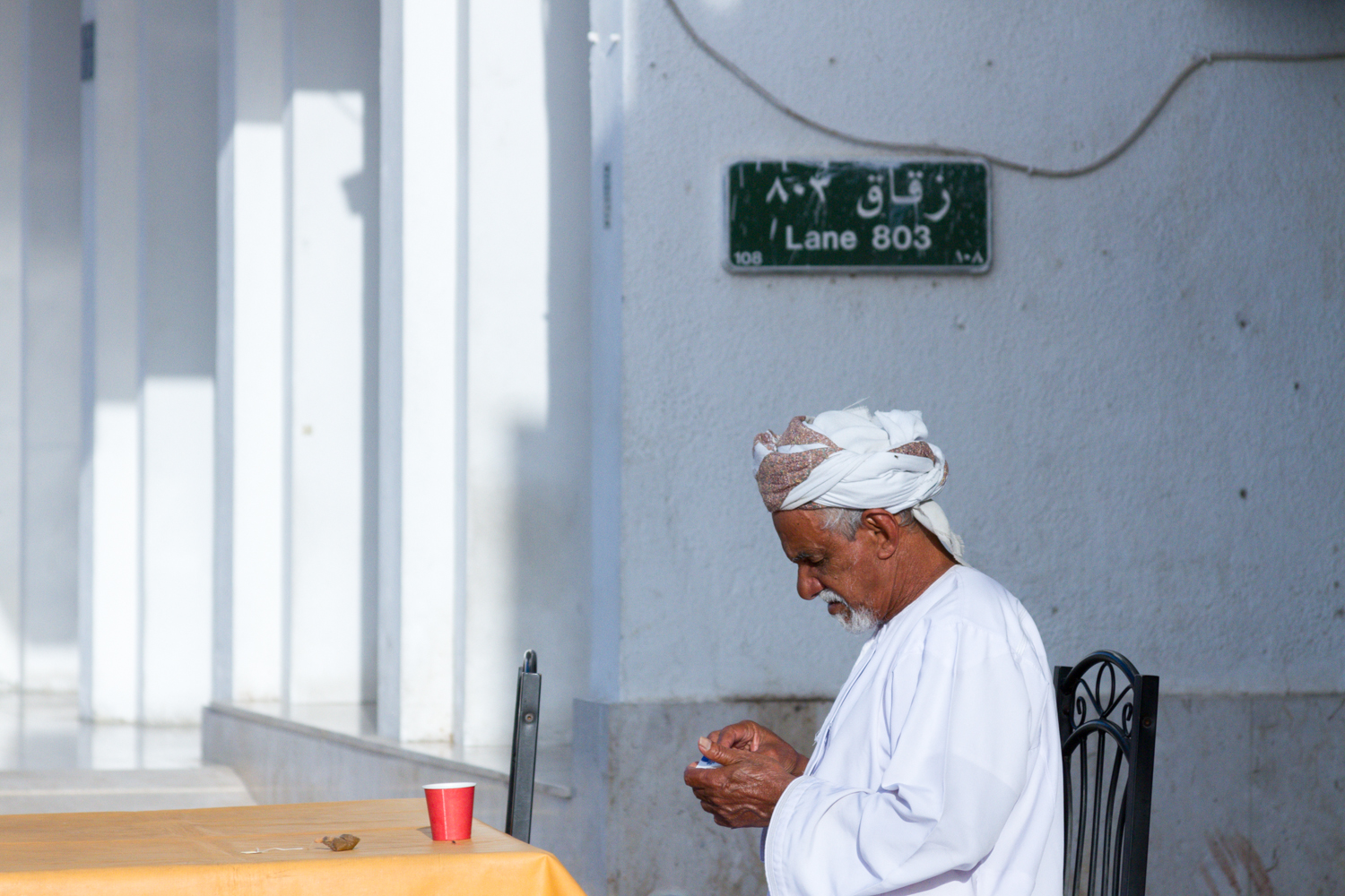 Christian-Schaffer-Oman-Muscat-Muttrah-Souq-Thobe.jpg