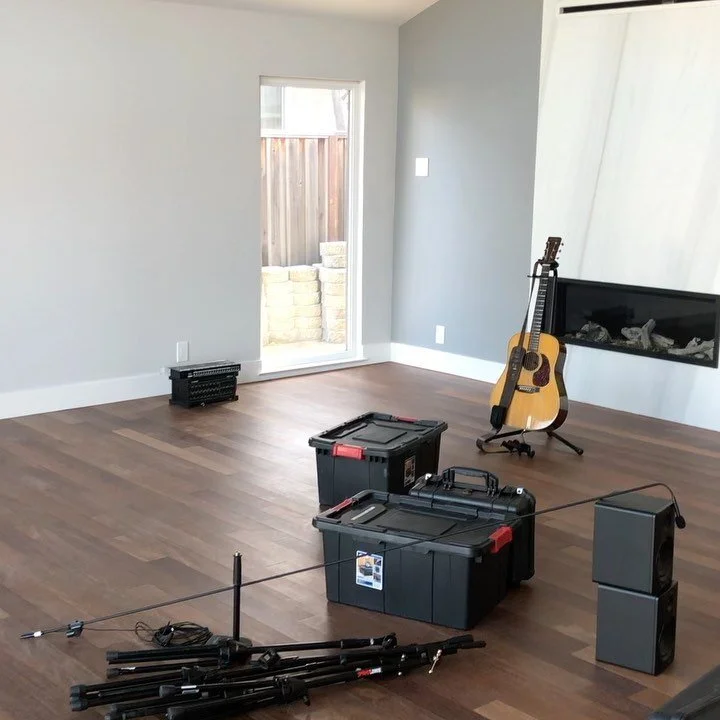 Yesterday 4 churches gathered in an empty house to record a message of unity and hope. Never could pass up a nice sounding room. .
.
.
.
.
.
#singersongwriter #livingroomworship #cpcmeetshere #pbcmeetshere #worshipleader #easter