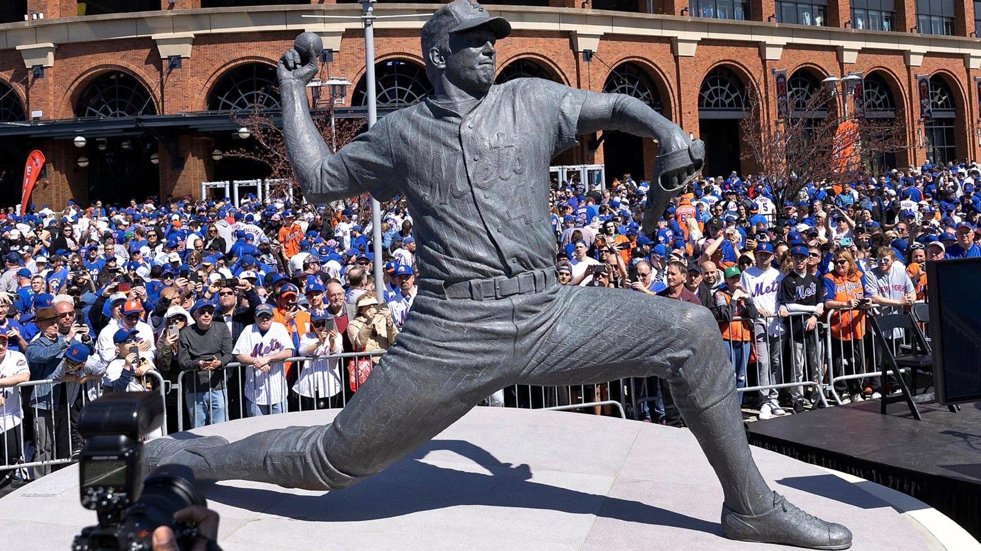 NY METS "Tom Seaver Statue"