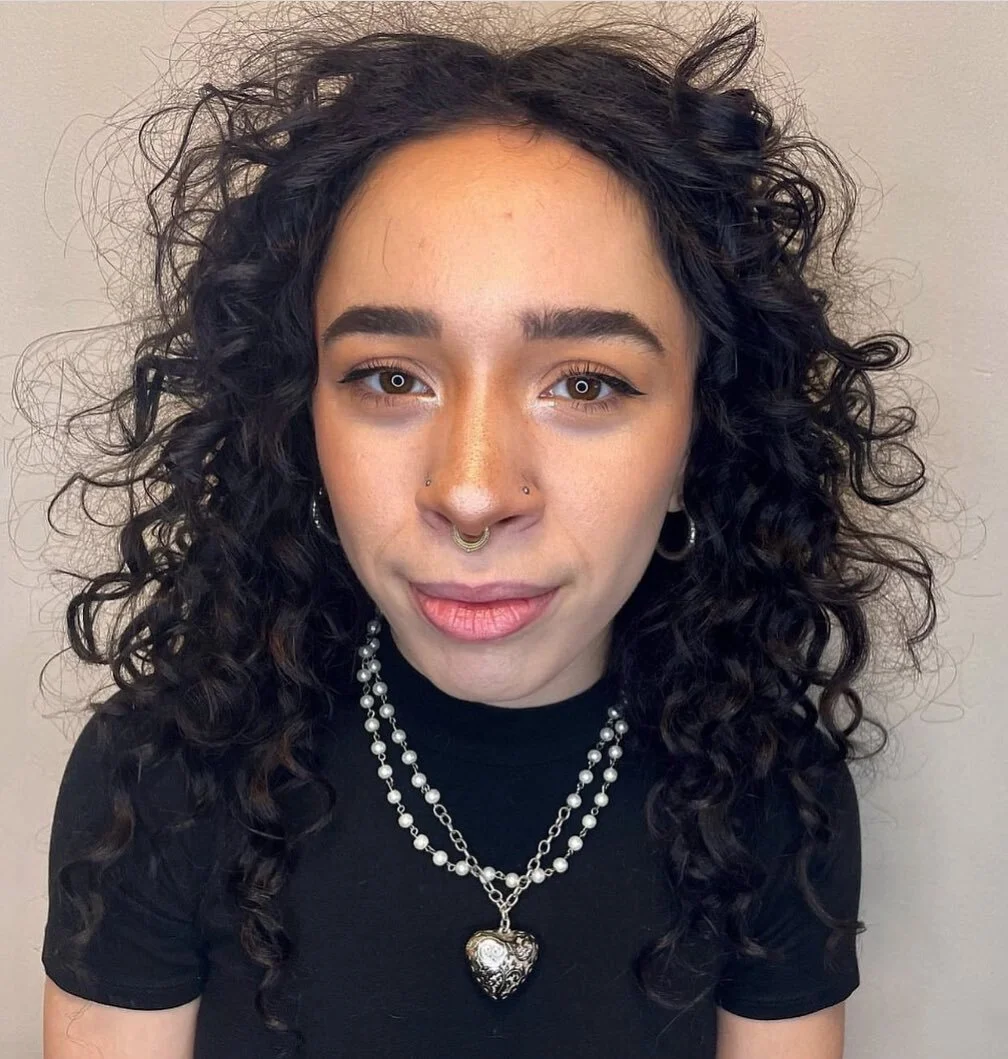 🥹 💔✌️Say bye to the Oh So fashionable West Seattle front desk extraordinaire @gabra_kadabra ✨ Wishing you the happiest journeys Gabriella! ❣️❣️❣️

Hair extensions and cut by Hannah ✨ @hairbyhannahgemmell 
@vainwestseattle @vainbeautyworld #vainwest