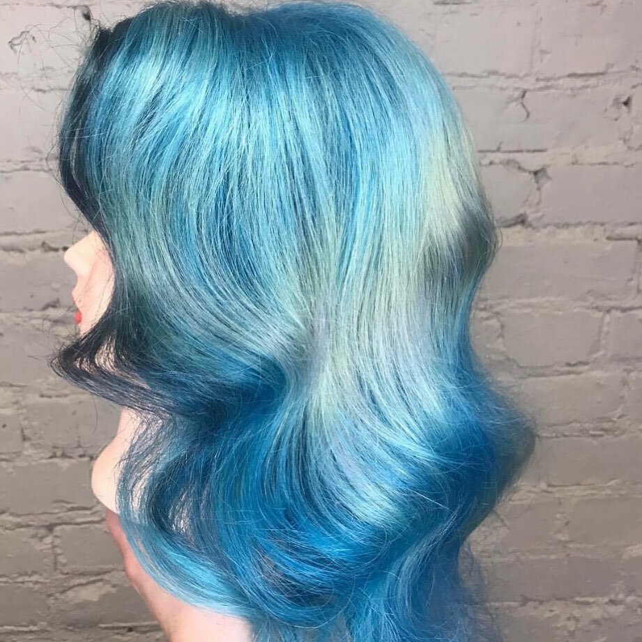 🌊 Etherial reflective ocean vibes 🌊 
Color by  Elizabeth @elizabeth_at_vain 
Now Booking ⚡️ @vainwestseattle AND @vaincapitolhill Call 2065352595 or book online vain.com 
@vainbeautyworld @vainwestseattle @wsbestseattle @westseattlejunction #westse