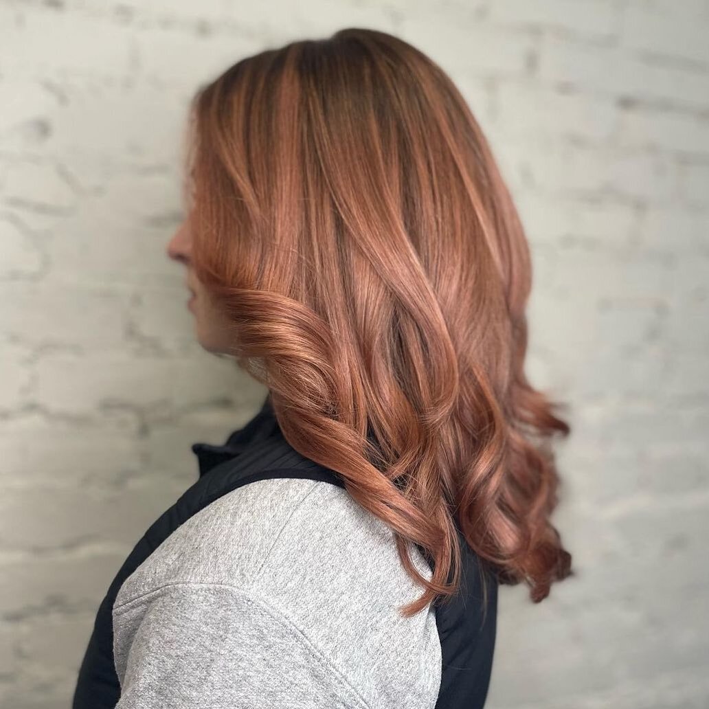 Stunning rosy strawberry color by @beautybylauraina This is such a delightful spring look. Need a seasonal warm up? Make your appointment with Lauraina today @vaincapitolhill 
.
.
.
#vainbeautyworld #vaincapitolhill #rose #haircolor #strawberryblonde