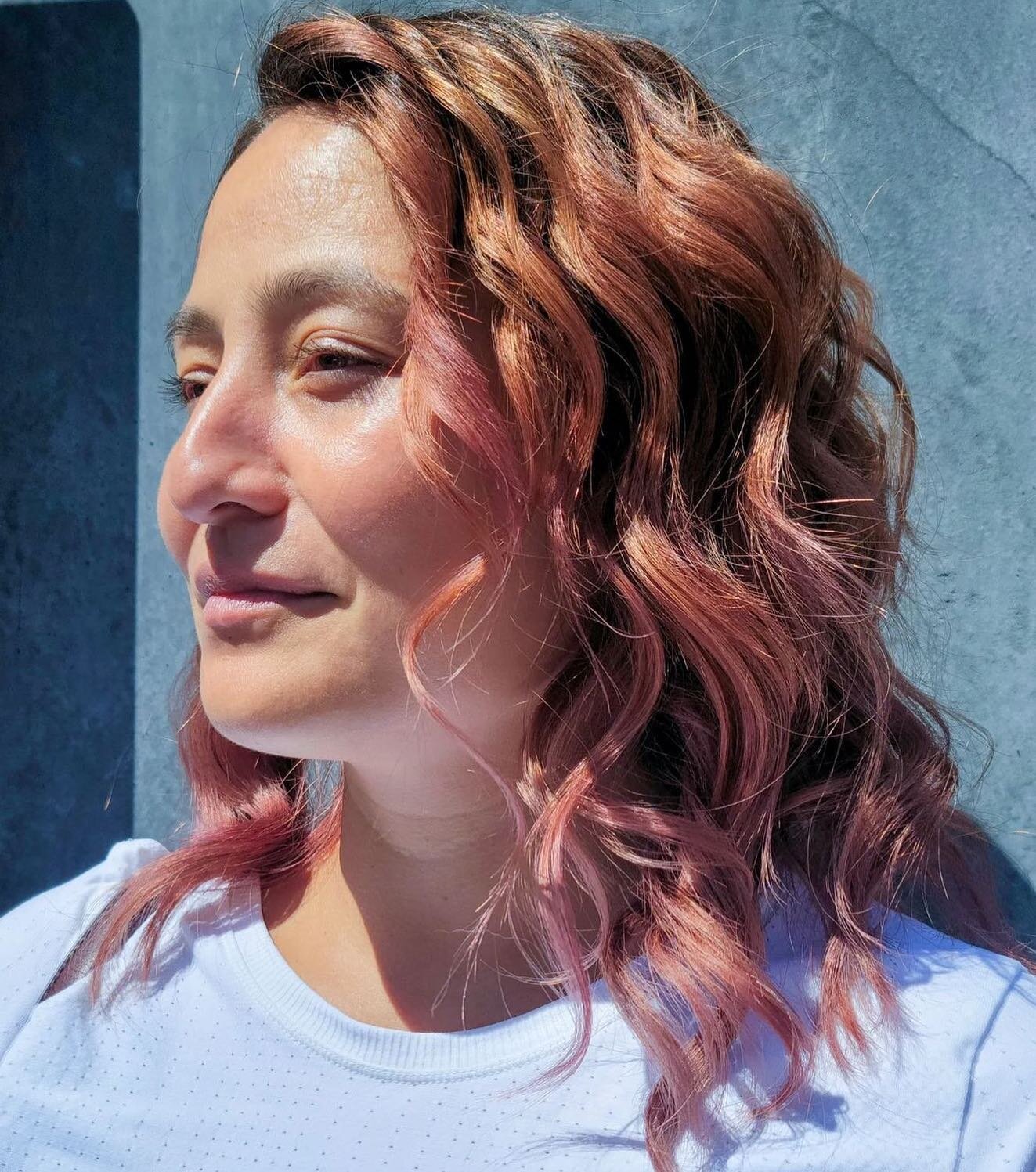 Absolutely beautiful rose gold color from @haileyhairmagic With summer right around the corner, we&rsquo;re really feeling these warm tones. And the tousled waves? Why that&rsquo;s just a bonus. You can find Hailey @vainwestseattle 
.
.
.
#vainbeauty