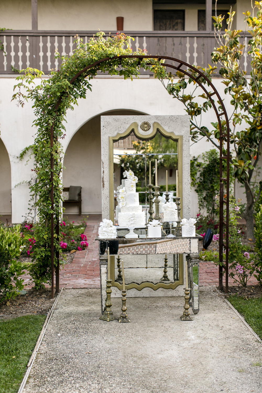 Ponte Winery | Styled by Michelle Garibay | LeahMarie Photography | Cakes By RooneyGirl BakeShop | Orange County Wedding | Temecula Wedding 